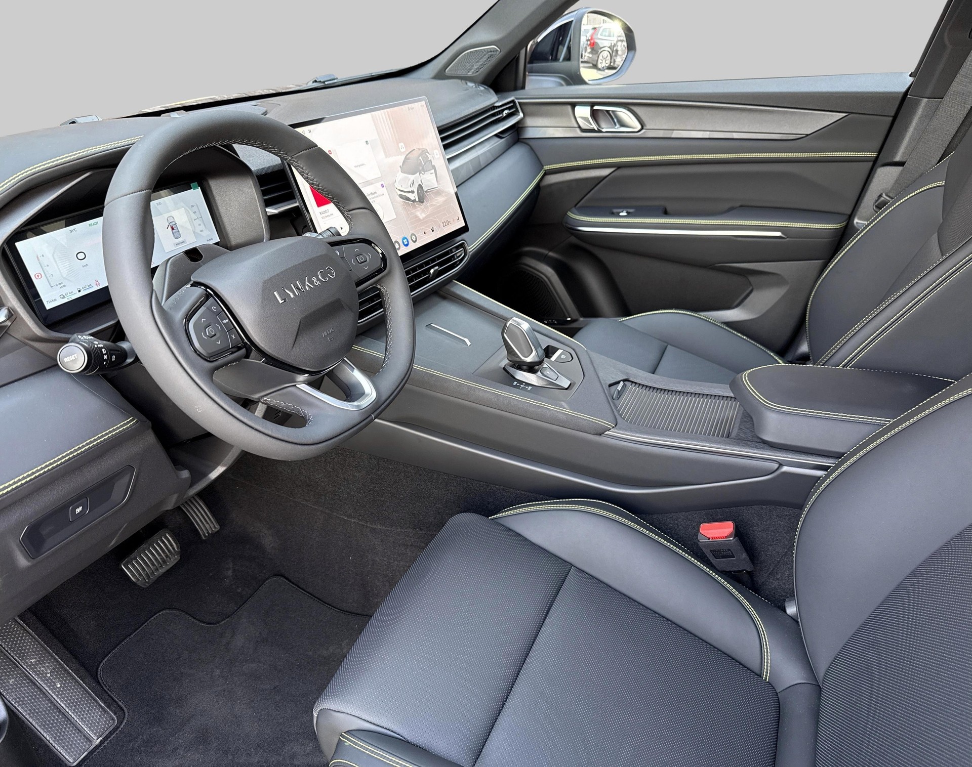 LYNK & CO 01 1.5 PHEV More-showroom-element-2
