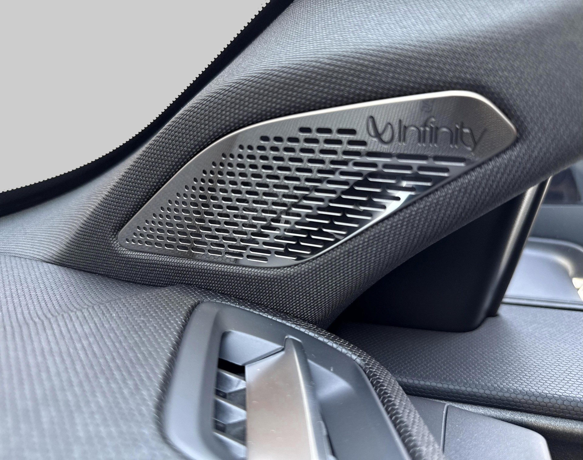 LYNK & CO 01 1.5 PHEV More-image-17