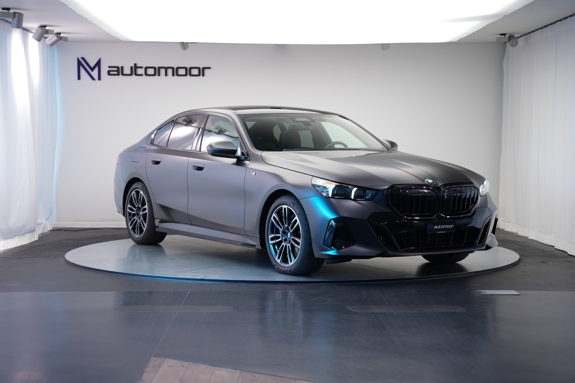 BMW 540d xDrive 48V M Sport Pro Steptronic *Frozen Deep Grey* *Iconic Glow* *Shadow Line* *Carbon*-image-2