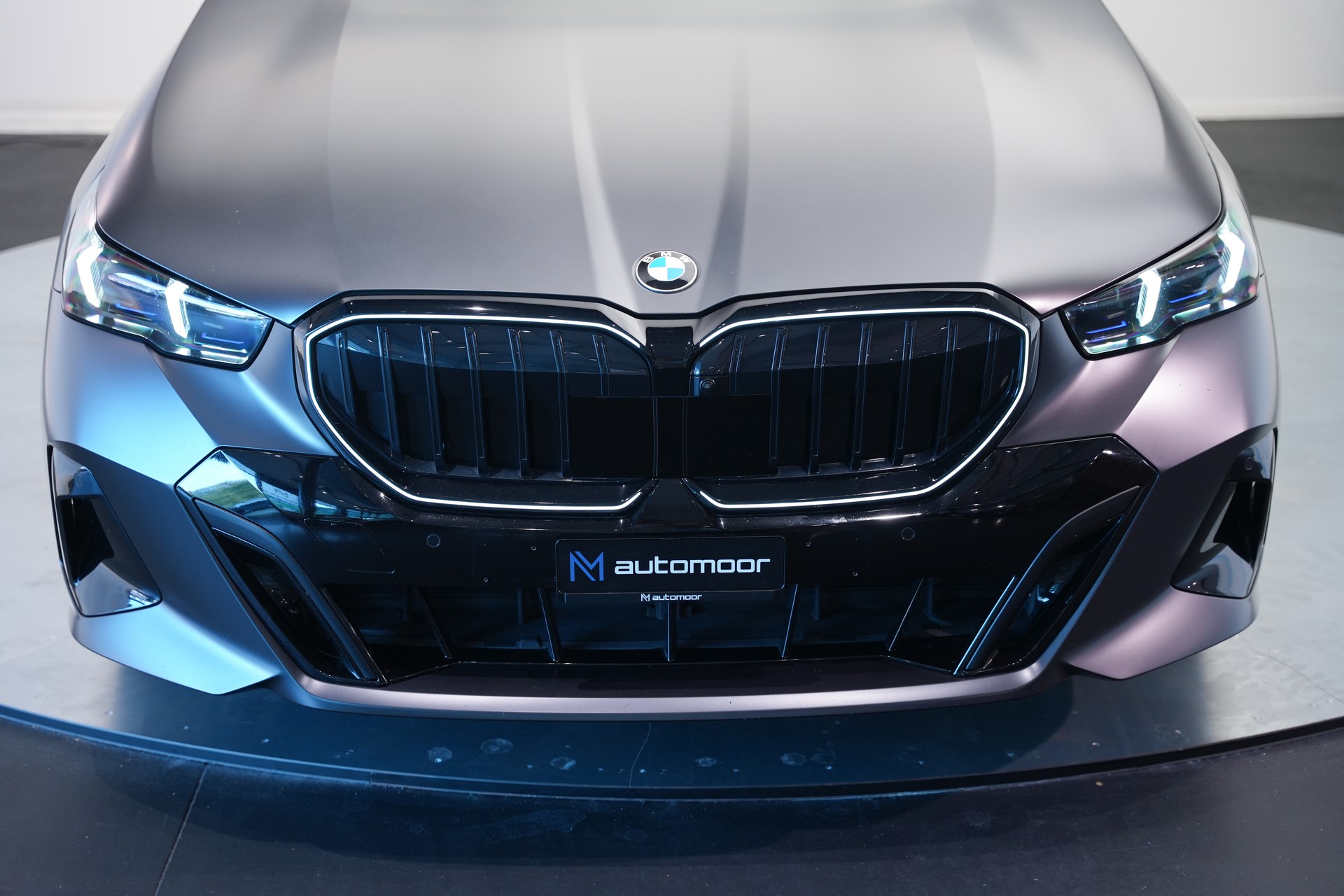 BMW 540d xDrive 48V M Sport Pro Steptronic *Frozen Deep Grey* *Iconic Glow* *Shadow Line* *Carbon*-image-49