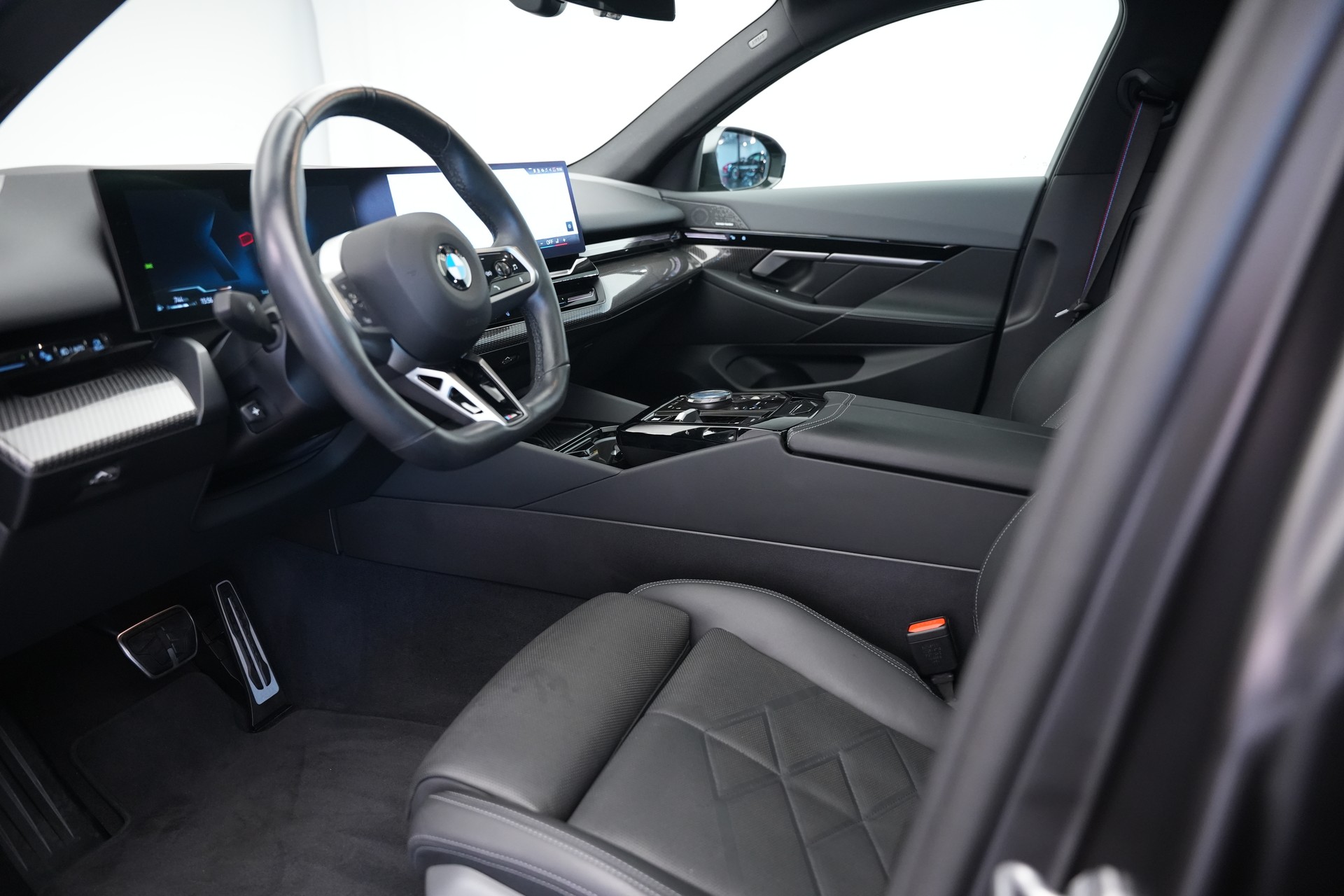 BMW 540d xDrive 48V M Sport Pro Steptronic *Frozen Deep Grey* *Iconic Glow* *Shadow Line* *Carbon*-image-10