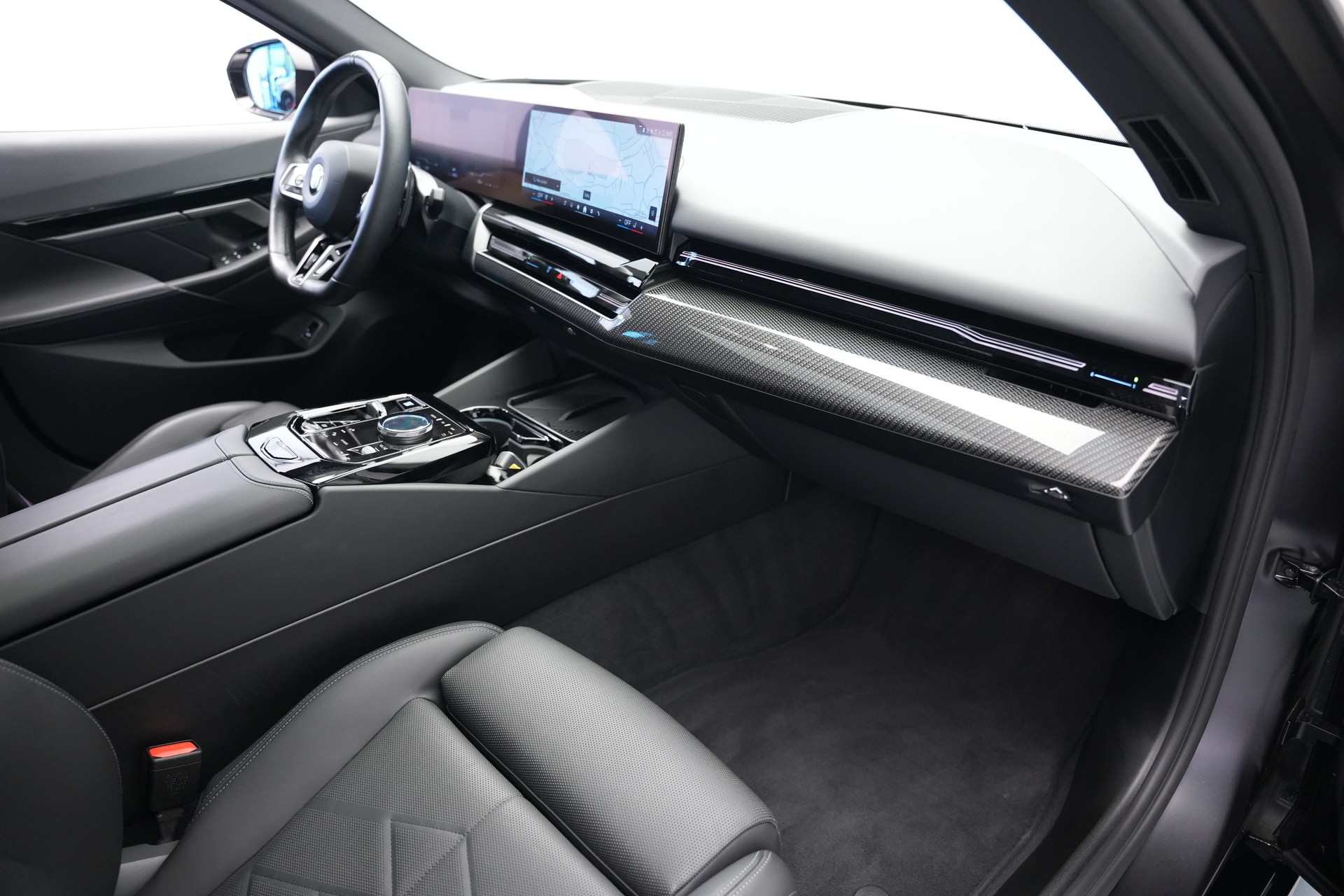 BMW 540d xDrive 48V M Sport Pro Steptronic *Frozen Deep Grey* *Iconic Glow* *Shadow Line* *Carbon*-image-11