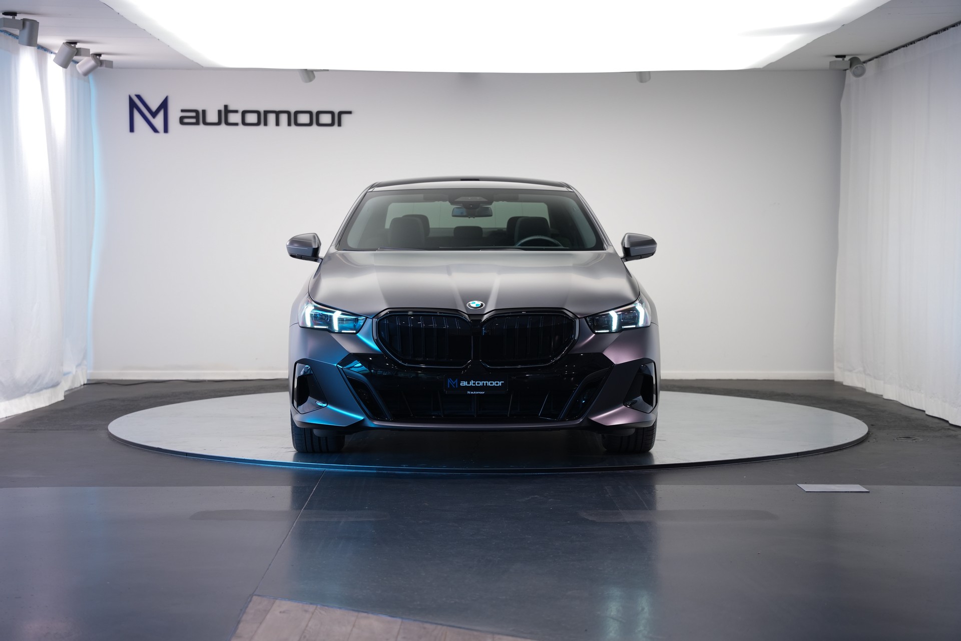 BMW 540d xDrive 48V M Sport Pro Steptronic *Frozen Deep Grey* *Iconic Glow* *Shadow Line* *Carbon*-image-1