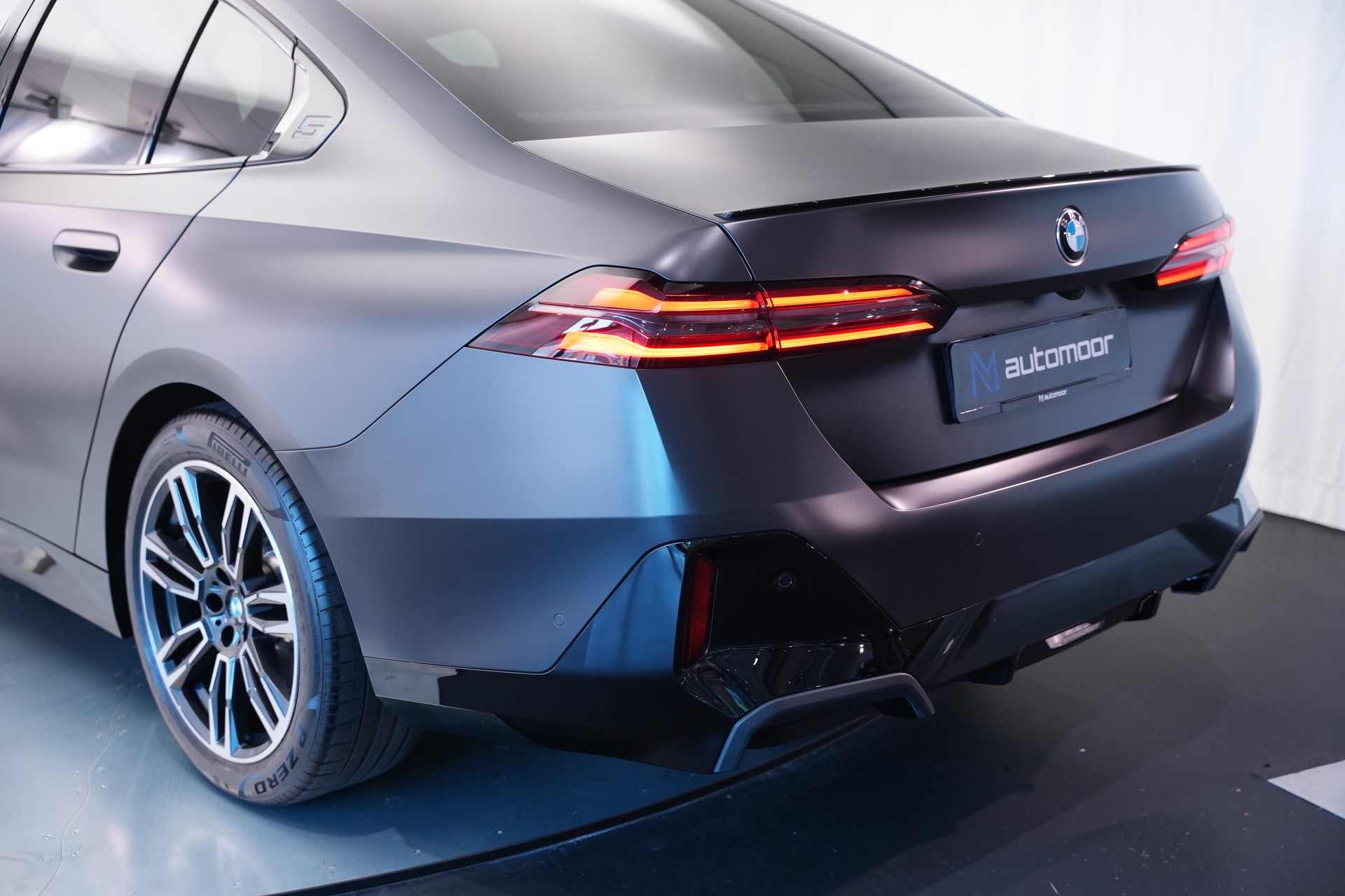 BMW 540d xDrive 48V M Sport Pro Steptronic *Frozen Deep Grey* *Iconic Glow* *Shadow Line* *Carbon*-image-42