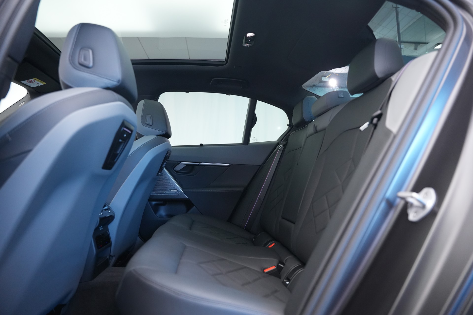 BMW 540d xDrive 48V M Sport Pro Steptronic *Frozen Deep Grey* *Iconic Glow* *Shadow Line* *Carbon*-image-16