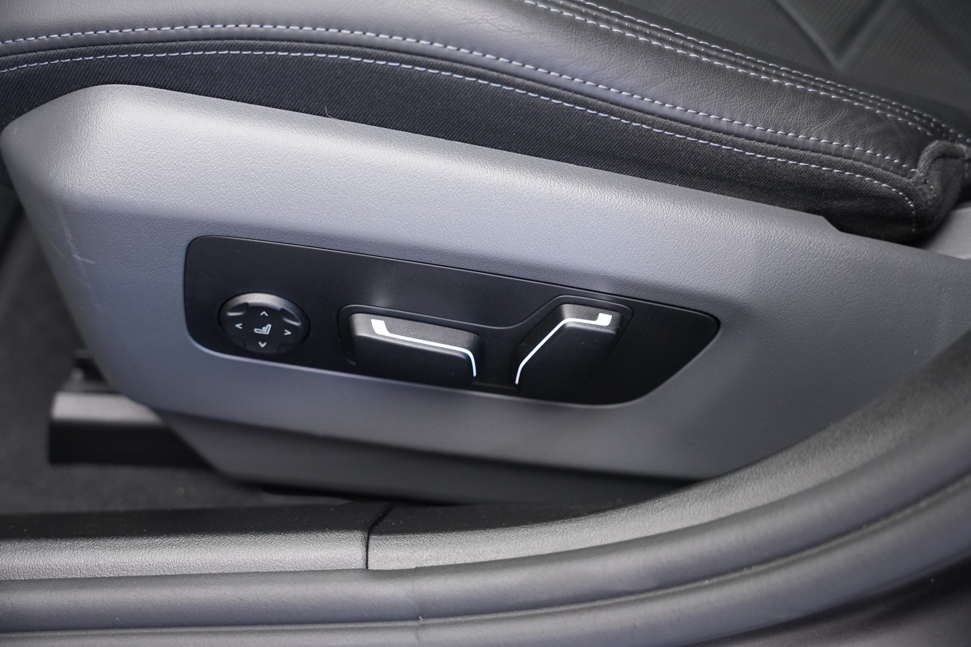 BMW 540d xDrive 48V M Sport Pro Steptronic *Frozen Deep Grey* *Iconic Glow* *Shadow Line* *Carbon*-image-20