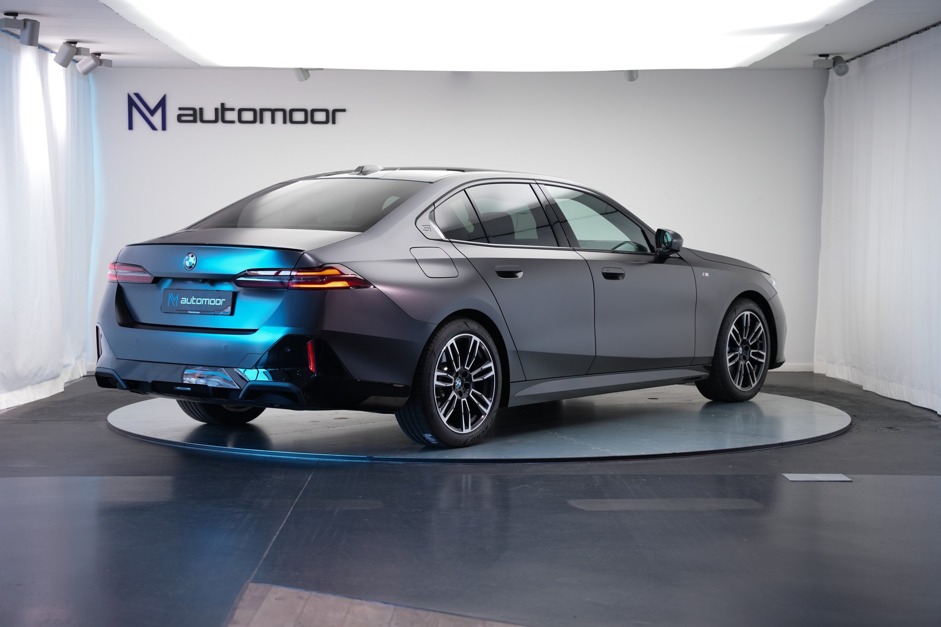 BMW 540d xDrive 48V M Sport Pro Steptronic *Frozen Deep Grey* *Iconic Glow* *Shadow Line* *Carbon*-image-4