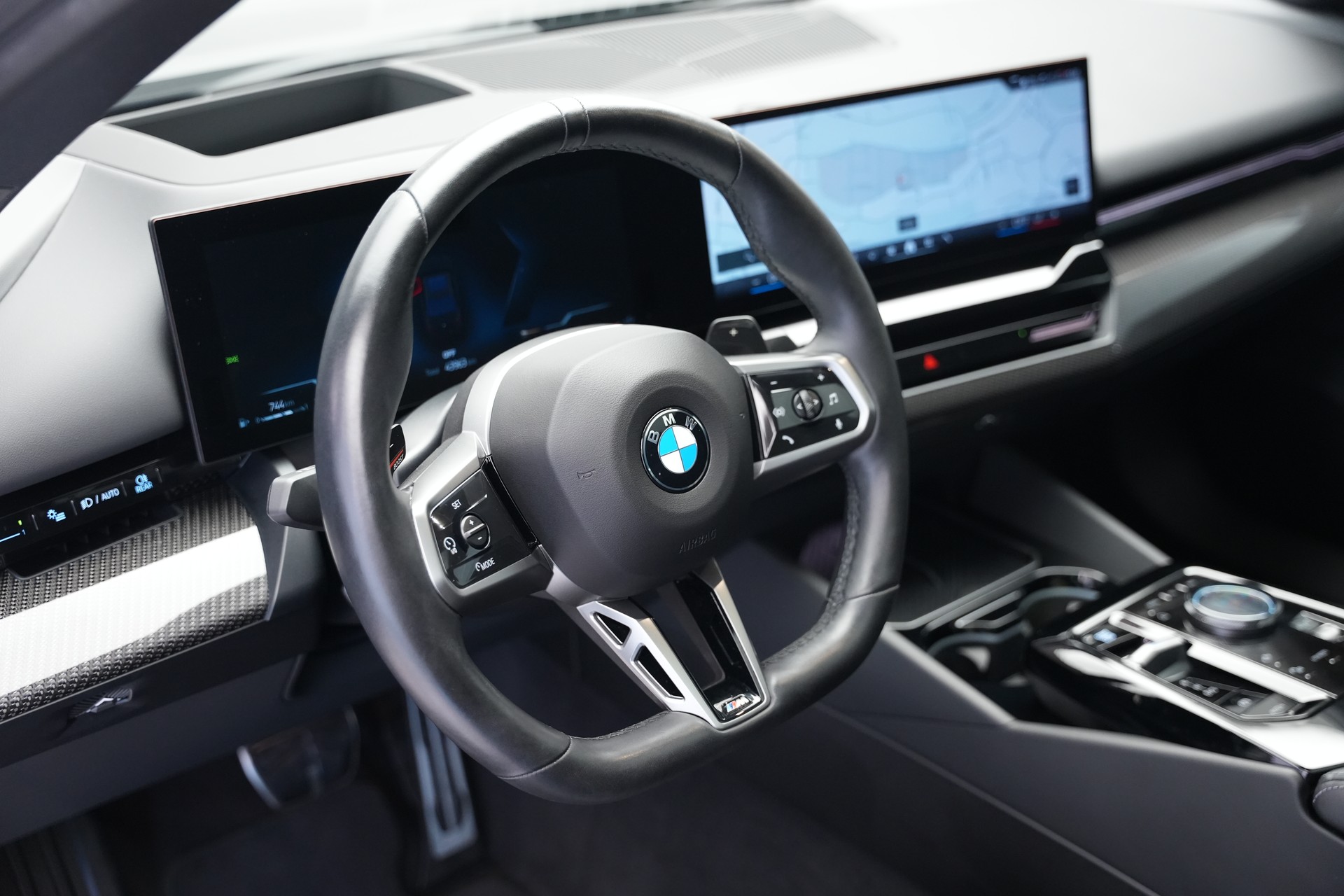 BMW 540d xDrive 48V M Sport Pro Steptronic *Frozen Deep Grey* *Iconic Glow* *Shadow Line* *Carbon*-image-21