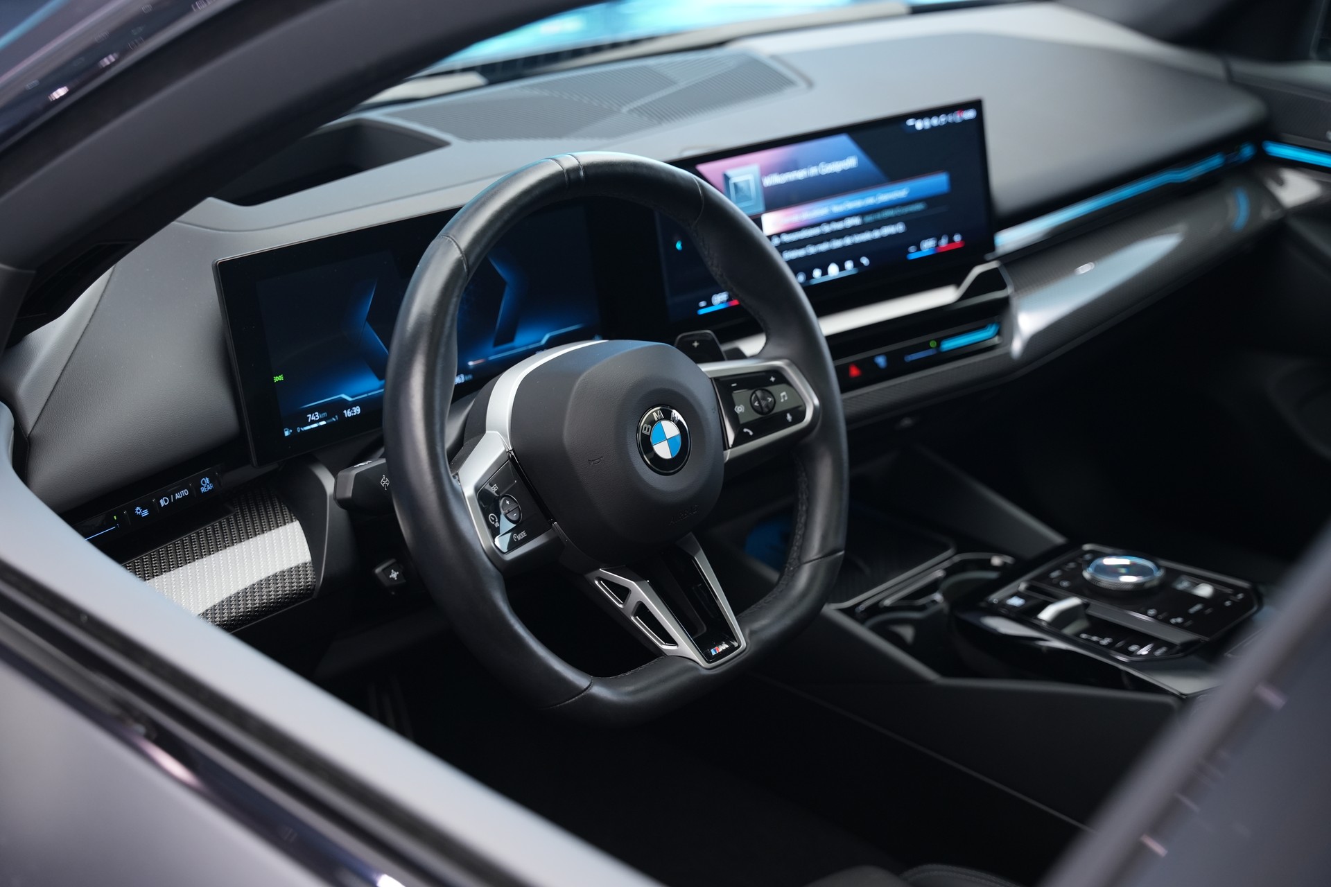 BMW 540d xDrive 48V M Sport Pro Steptronic *Frozen Deep Grey* *Iconic Glow* *Shadow Line* *Carbon*-image-36