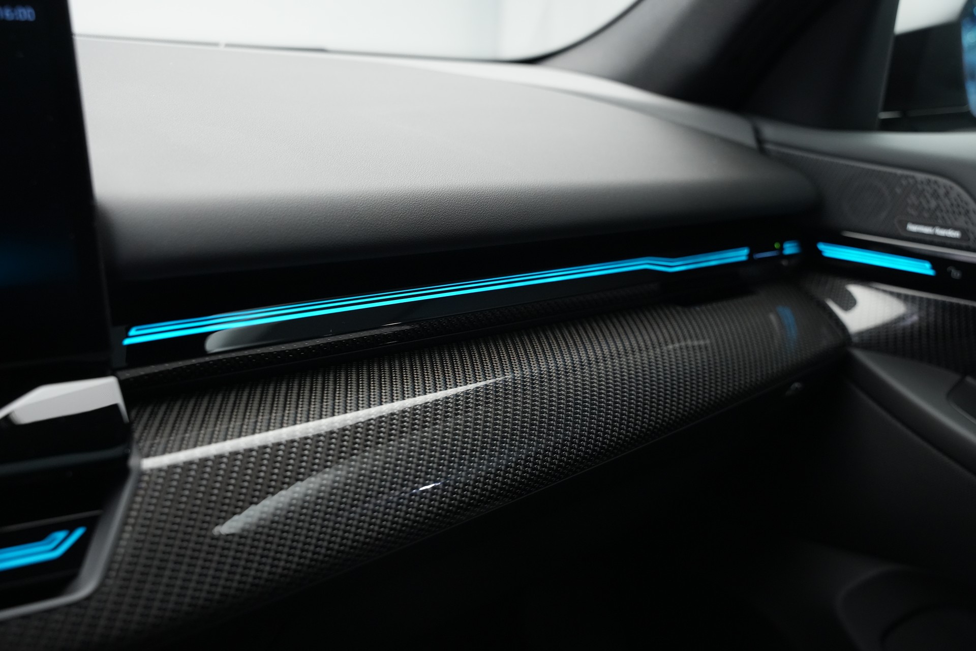 BMW 540d xDrive 48V M Sport Pro Steptronic *Frozen Deep Grey* *Iconic Glow* *Shadow Line* *Carbon*-image-35