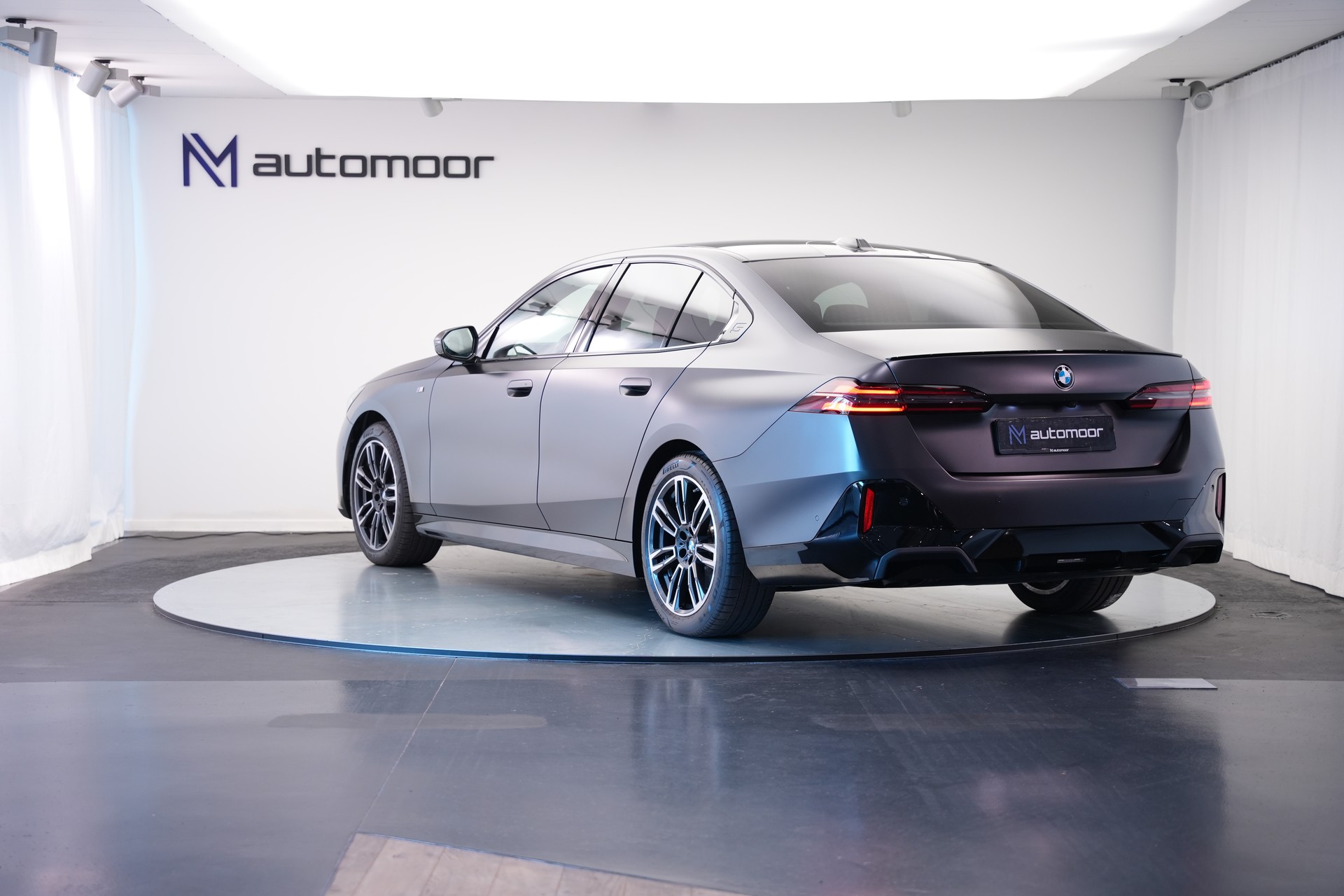 BMW 540d xDrive 48V M Sport Pro Steptronic *Frozen Deep Grey* *Iconic Glow* *Shadow Line* *Carbon*-image-6