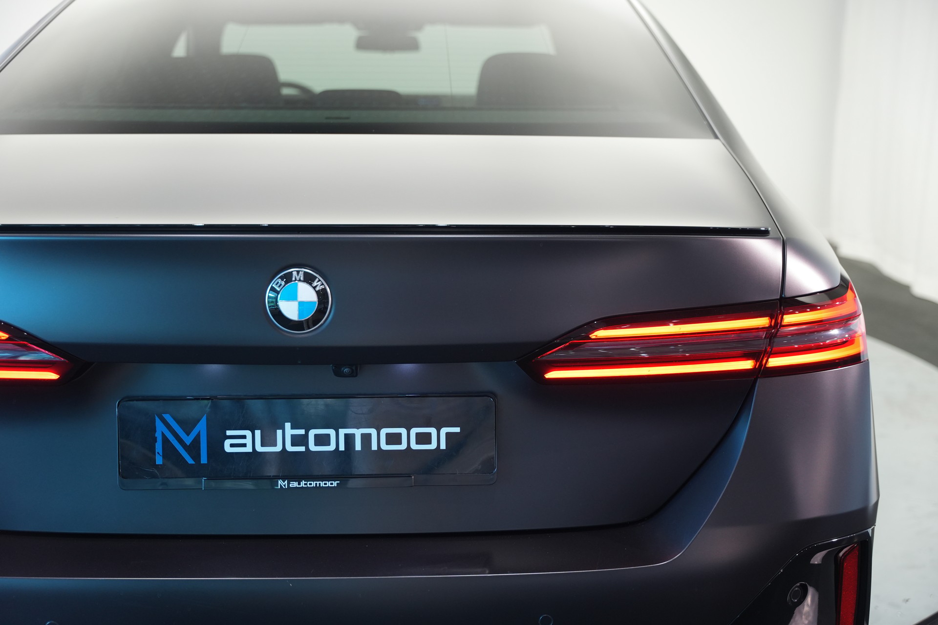 BMW 540d xDrive 48V M Sport Pro Steptronic *Frozen Deep Grey* *Iconic Glow* *Shadow Line* *Carbon*-image-40