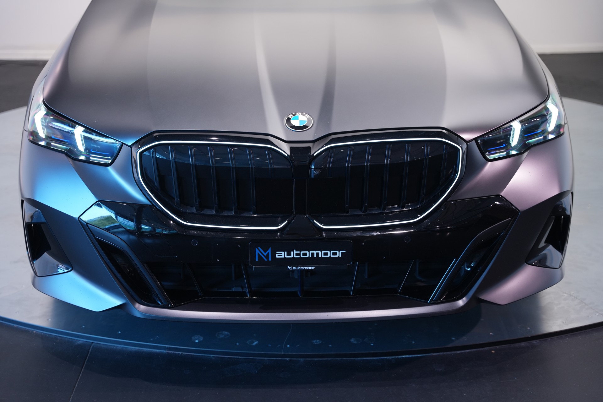 BMW 540d xDrive 48V M Sport Pro Steptronic *Frozen Deep Grey* *Iconic Glow* *Shadow Line* *Carbon*-image-49