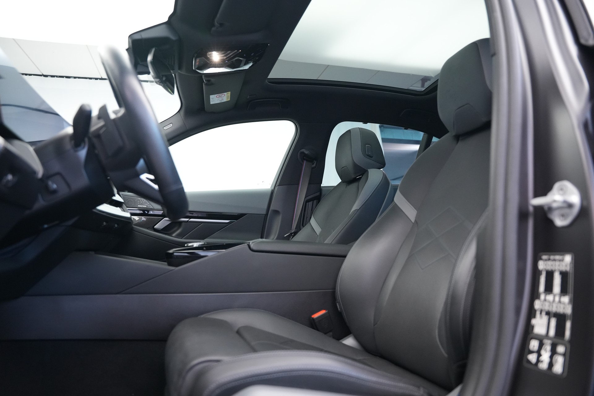 BMW 540d xDrive 48V M Sport Pro Steptronic *Frozen Deep Grey* *Iconic Glow* *Shadow Line* *Carbon*-image-12