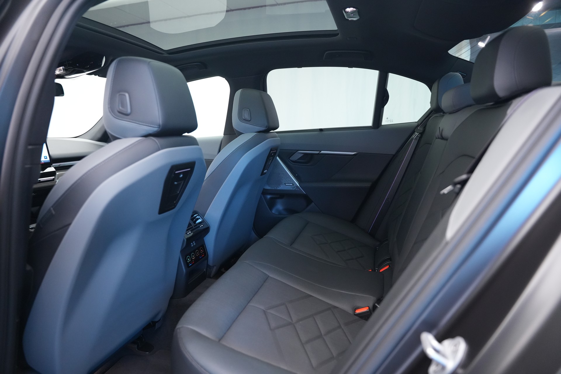 BMW 540d xDrive 48V M Sport Pro Steptronic *Frozen Deep Grey* *Iconic Glow* *Shadow Line* *Carbon*-image-15