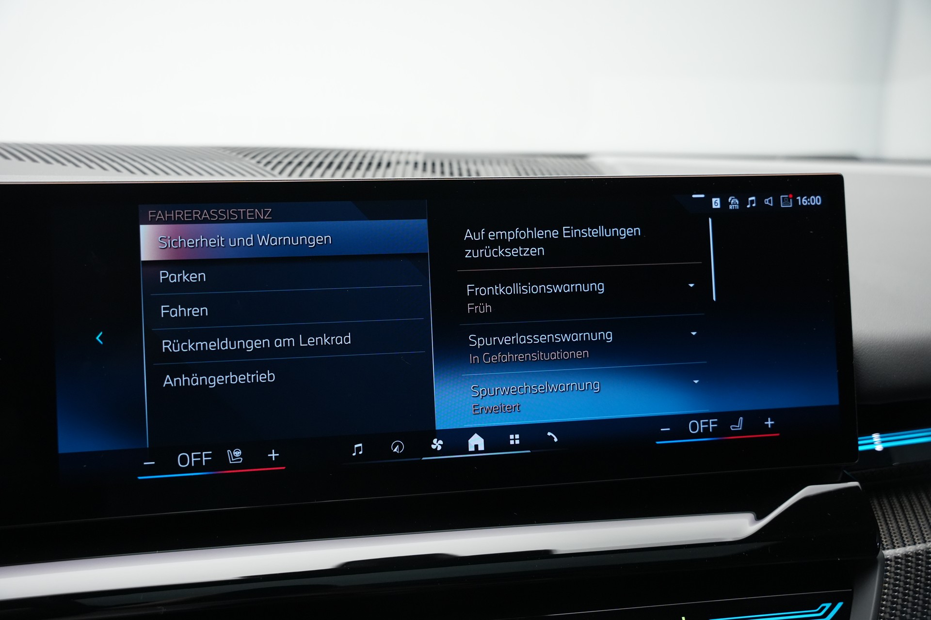 BMW 540d xDrive 48V M Sport Pro Steptronic *Frozen Deep Grey* *Iconic Glow* *Shadow Line* *Carbon*-image-37