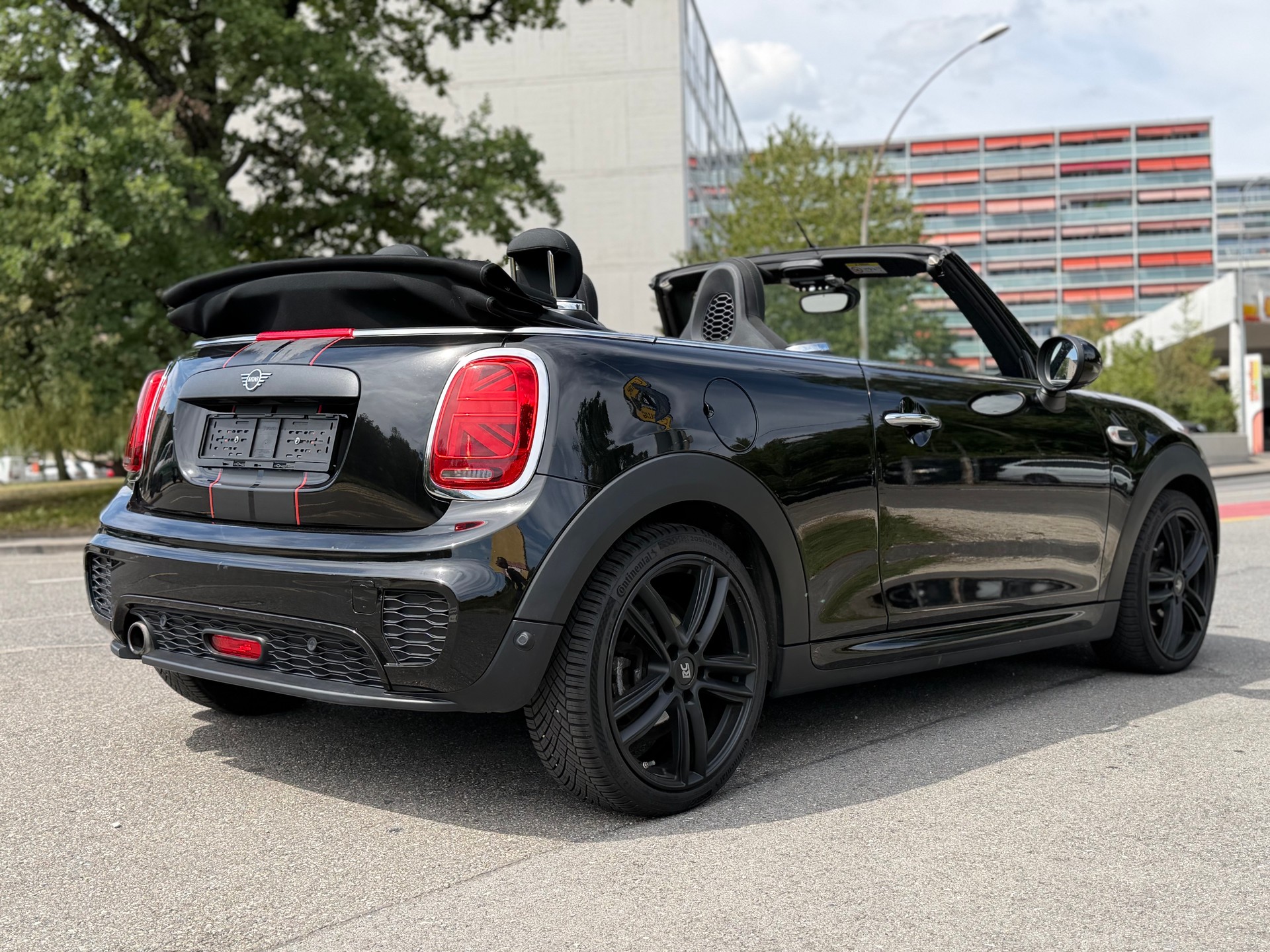 MINI One Cabriolet JCW-image-4