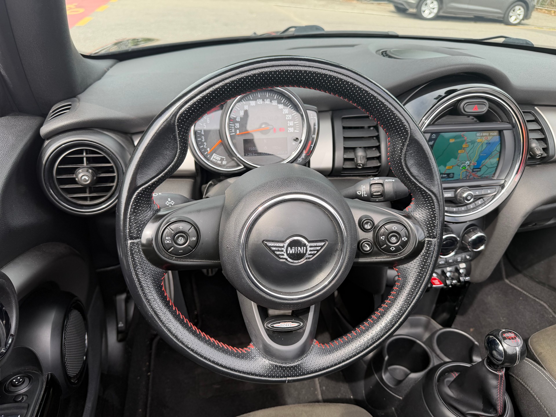 MINI One Cabriolet JCW-image-11