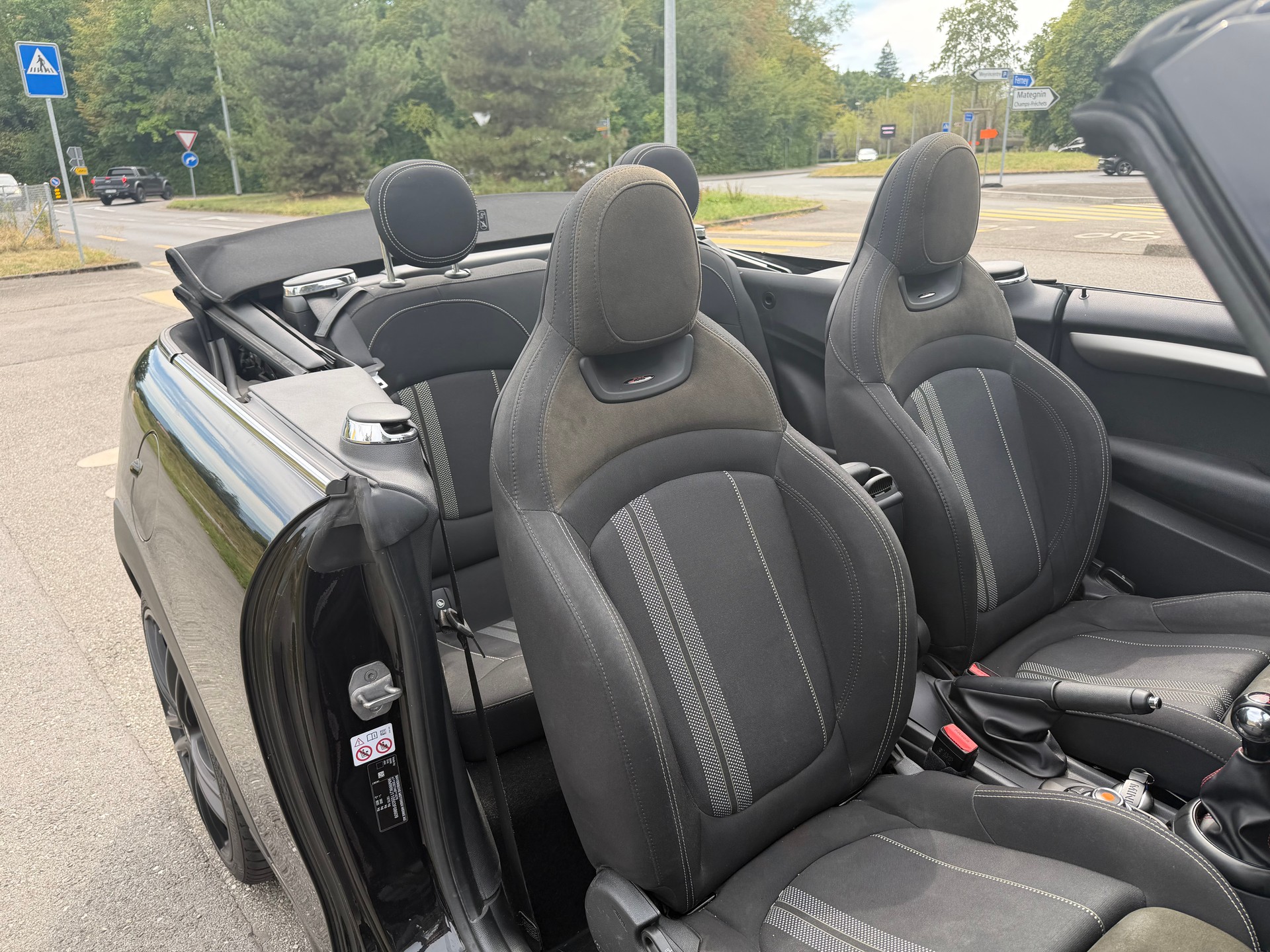 MINI One Cabriolet JCW-image-8