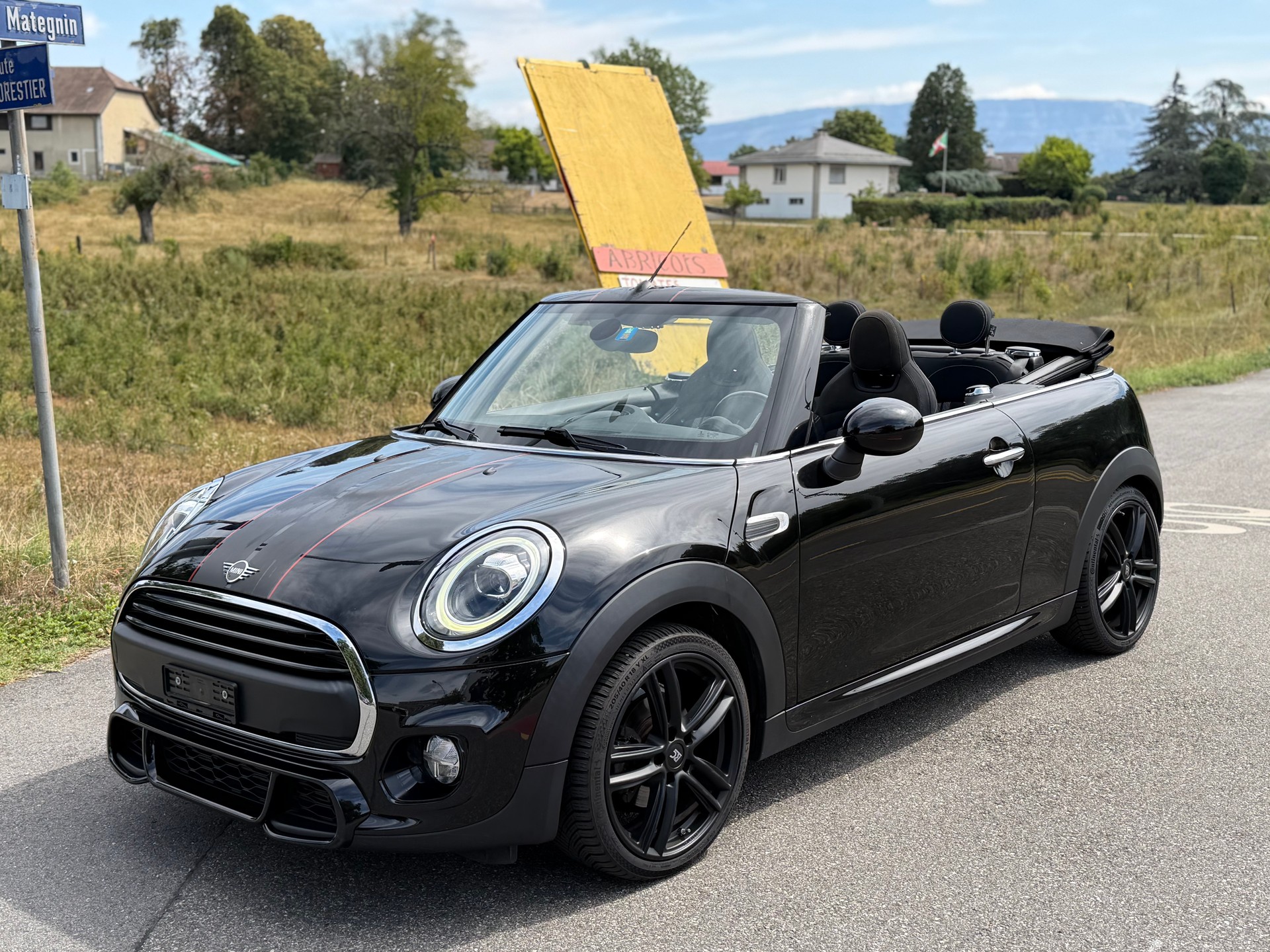 MINI One Cabriolet JCW-image-1