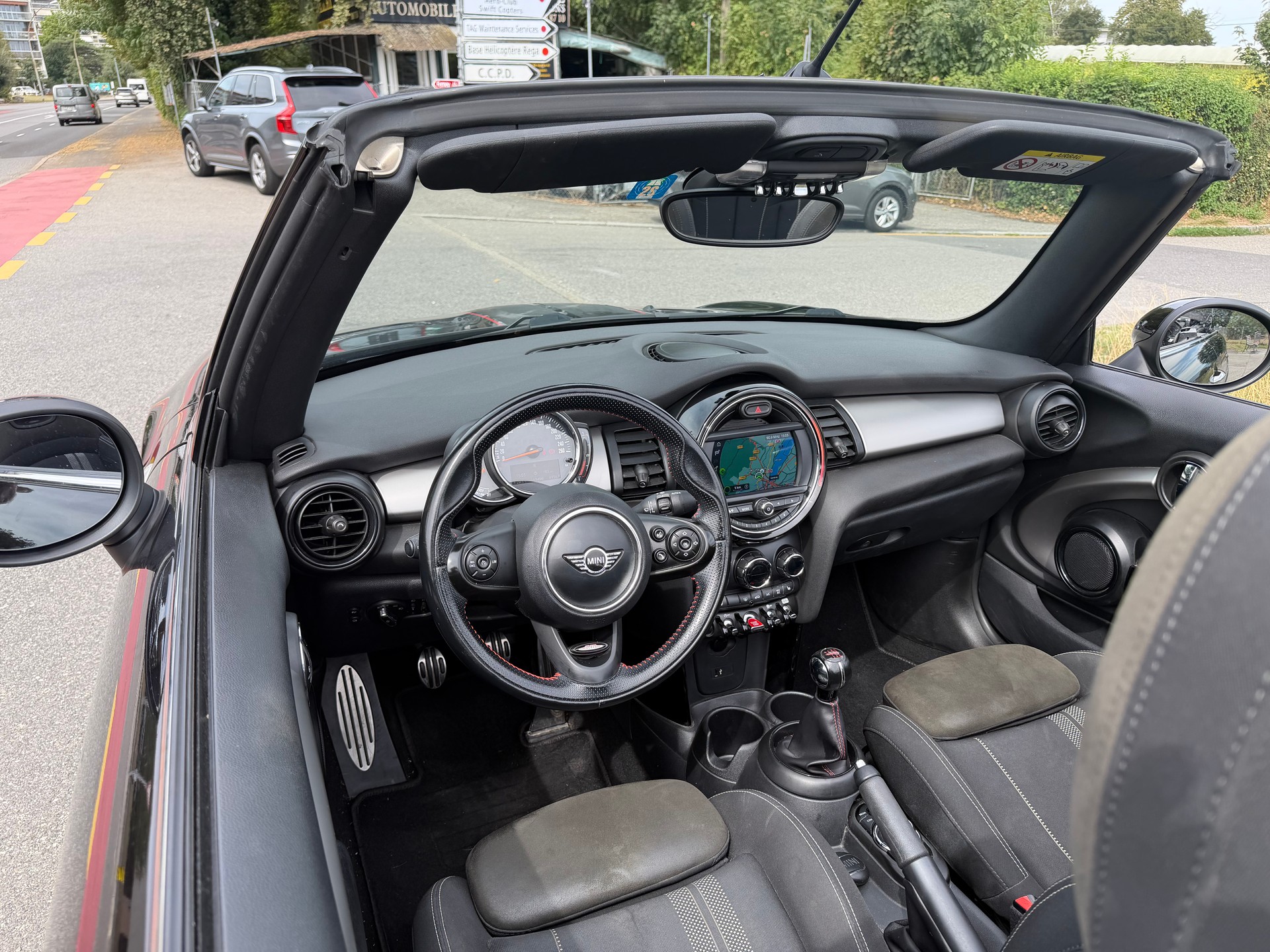 MINI One Cabriolet JCW-image-10