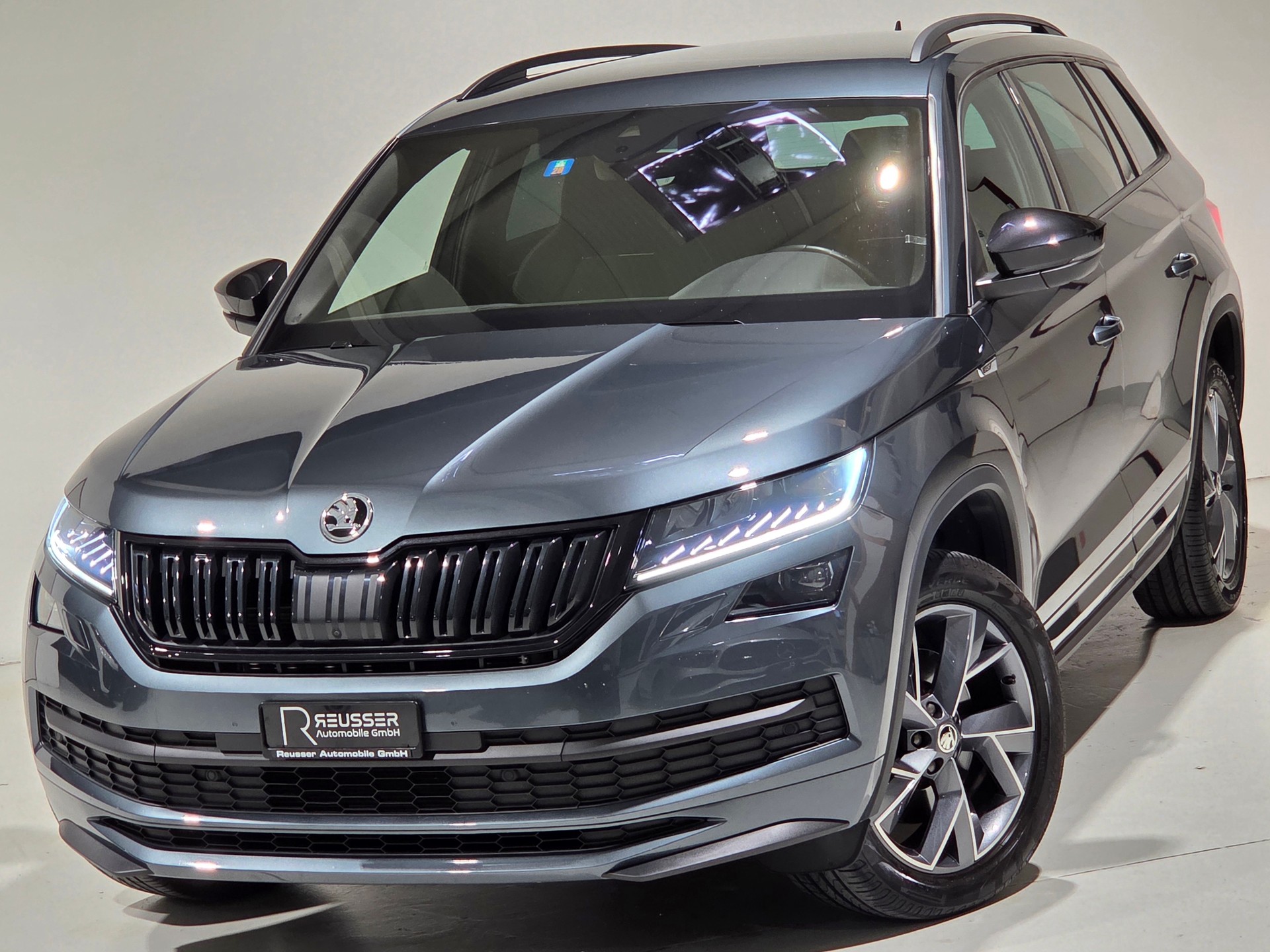 SKODA Kodiaq 2.0 TSI 4x4 Sport Line 7-Plätzer-image-0