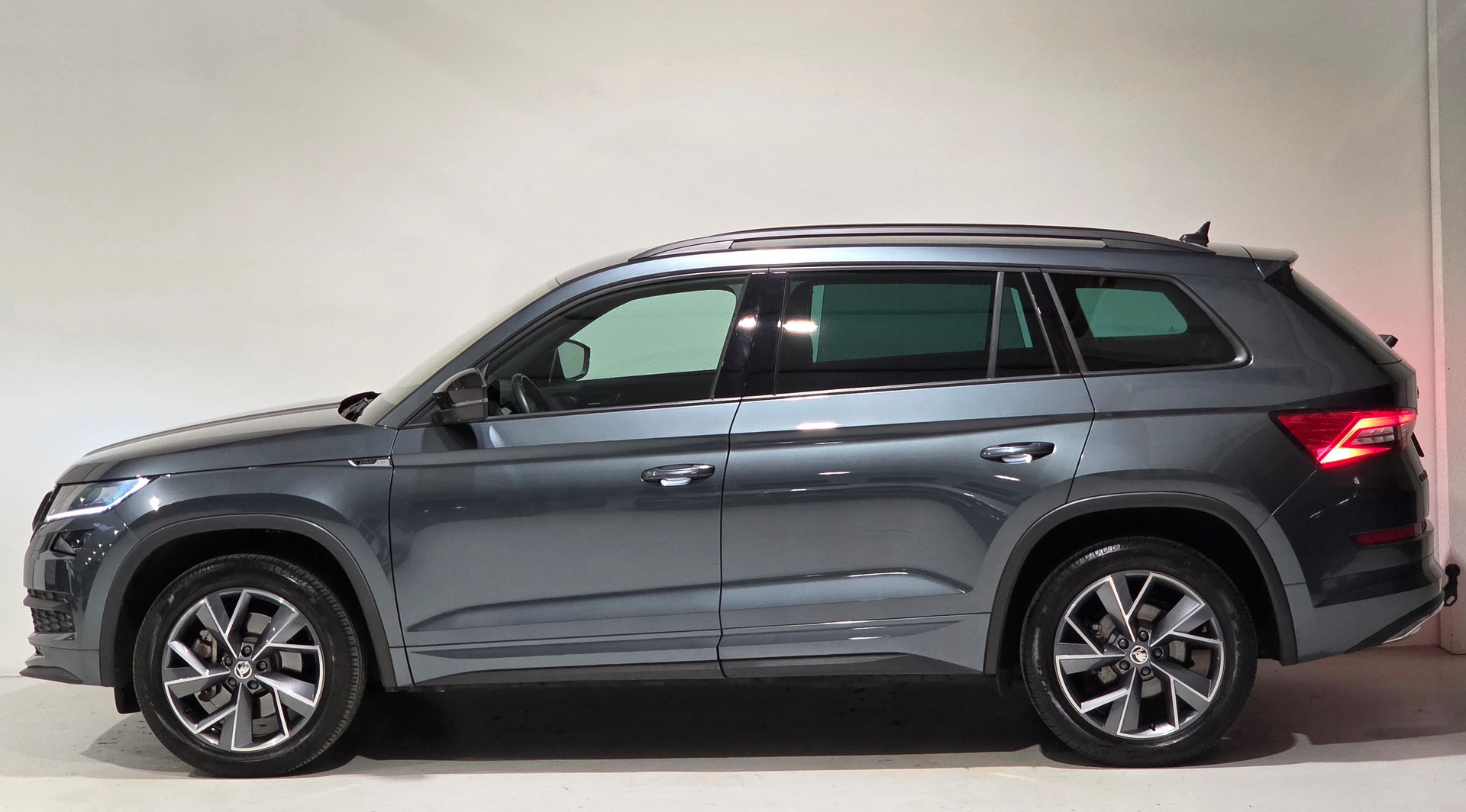 SKODA Kodiaq 2.0 TSI 4x4 Sport Line 7-Plätzer-image-1