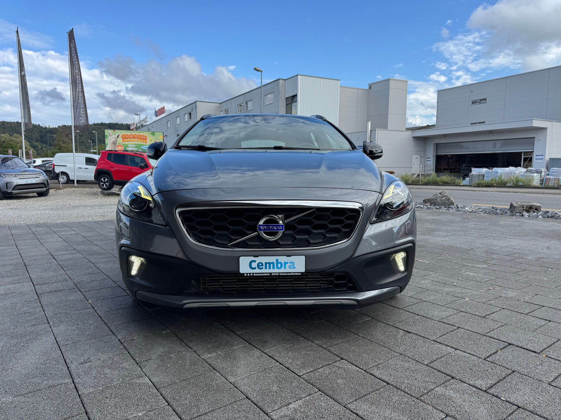 VOLVO V40 Cross Country T4 2.0 AWD Family Ed. Geartr.-image-2