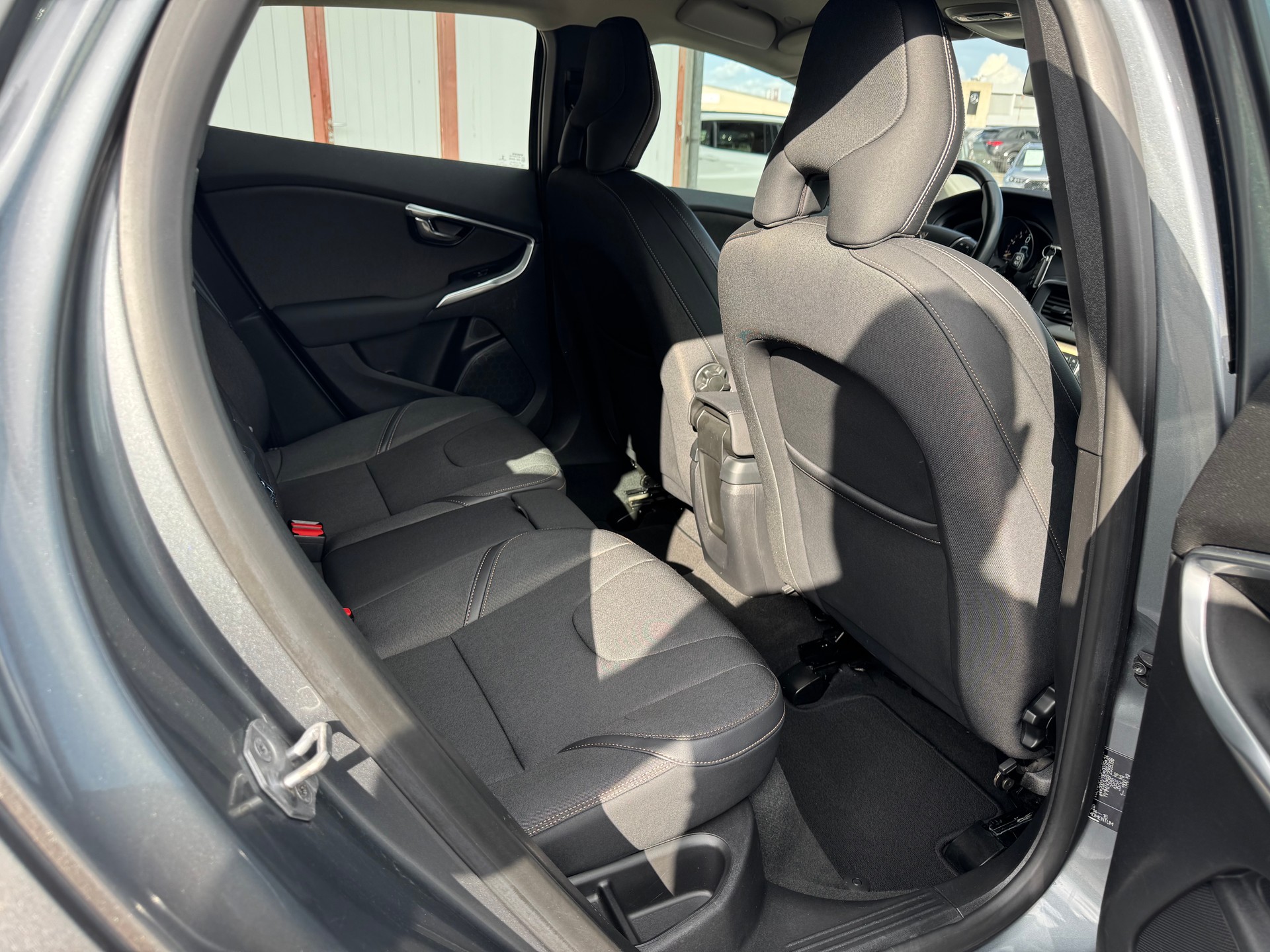 VOLVO V40 Cross Country T4 2.0 AWD Family Ed. Geartr.-image-15
