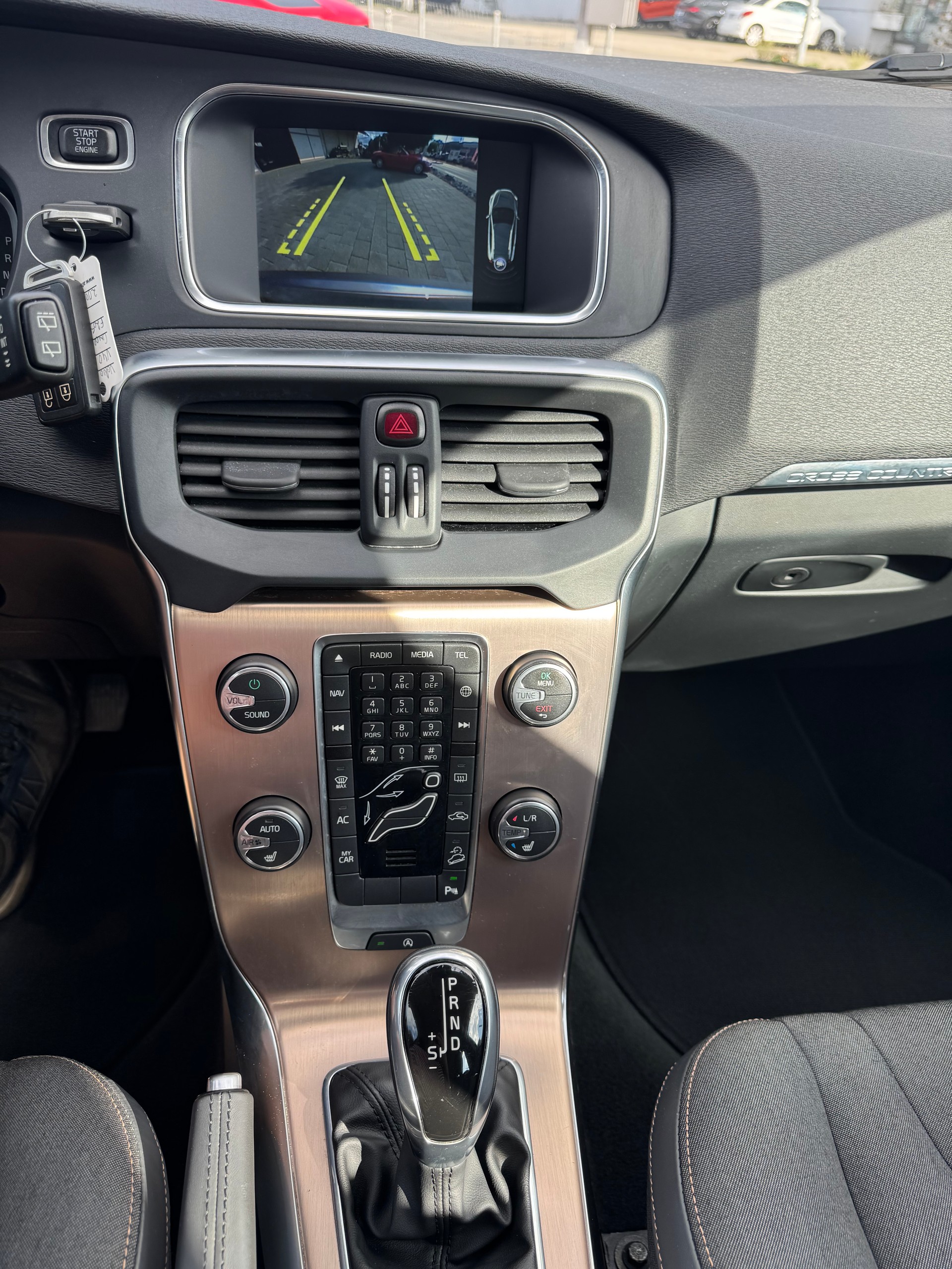 VOLVO V40 Cross Country T4 2.0 AWD Family Ed. Geartr.-image-14