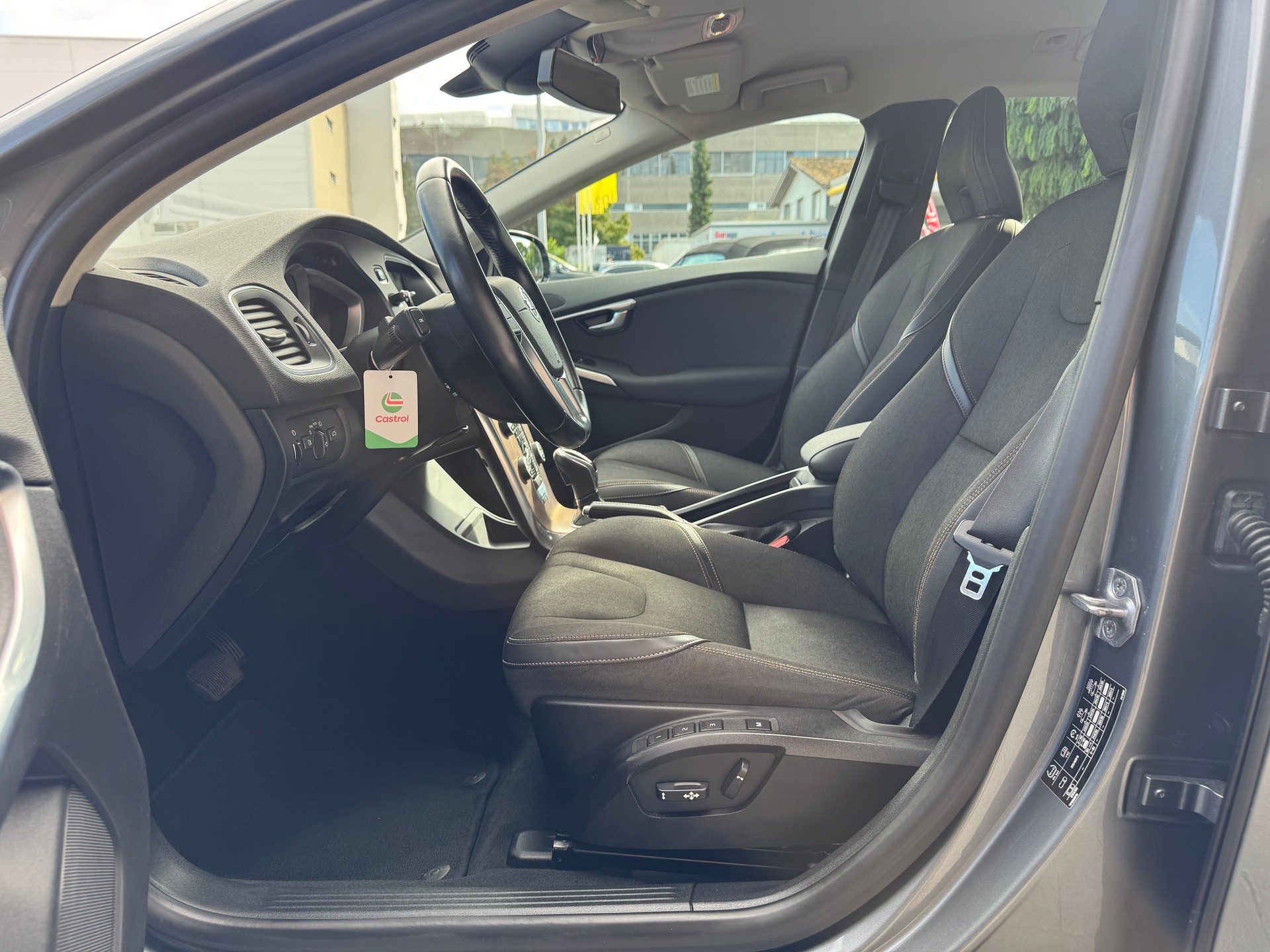 VOLVO V40 Cross Country T4 2.0 AWD Family Ed. Geartr.-image-9