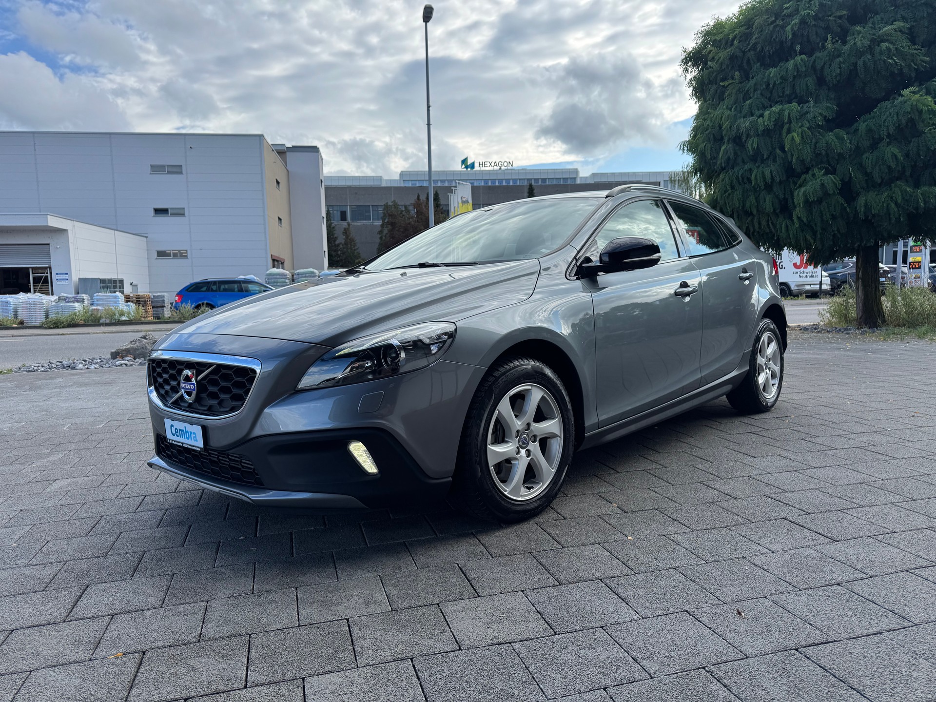 VOLVO V40 Cross Country T4 2.0 AWD Family Ed. Geartr.-image-0