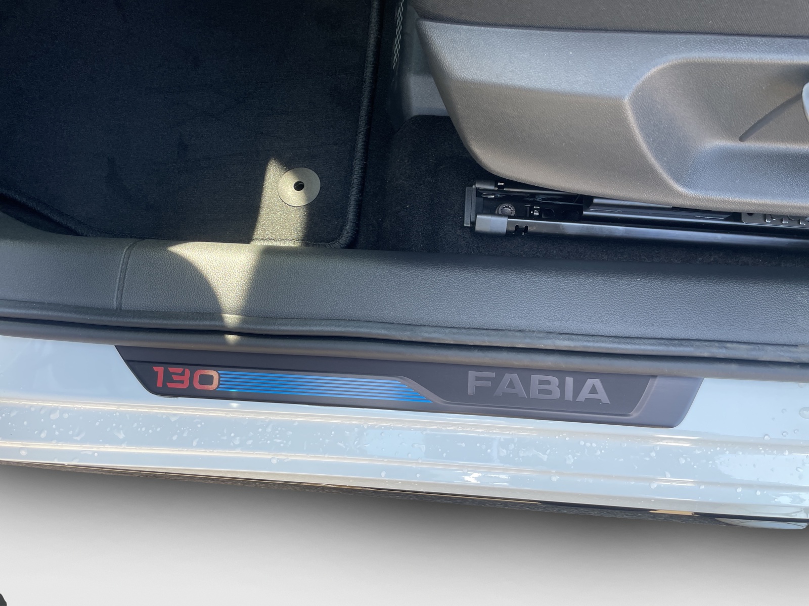 SKODA Fabia 1.5 TSI 130 DSG-image-14