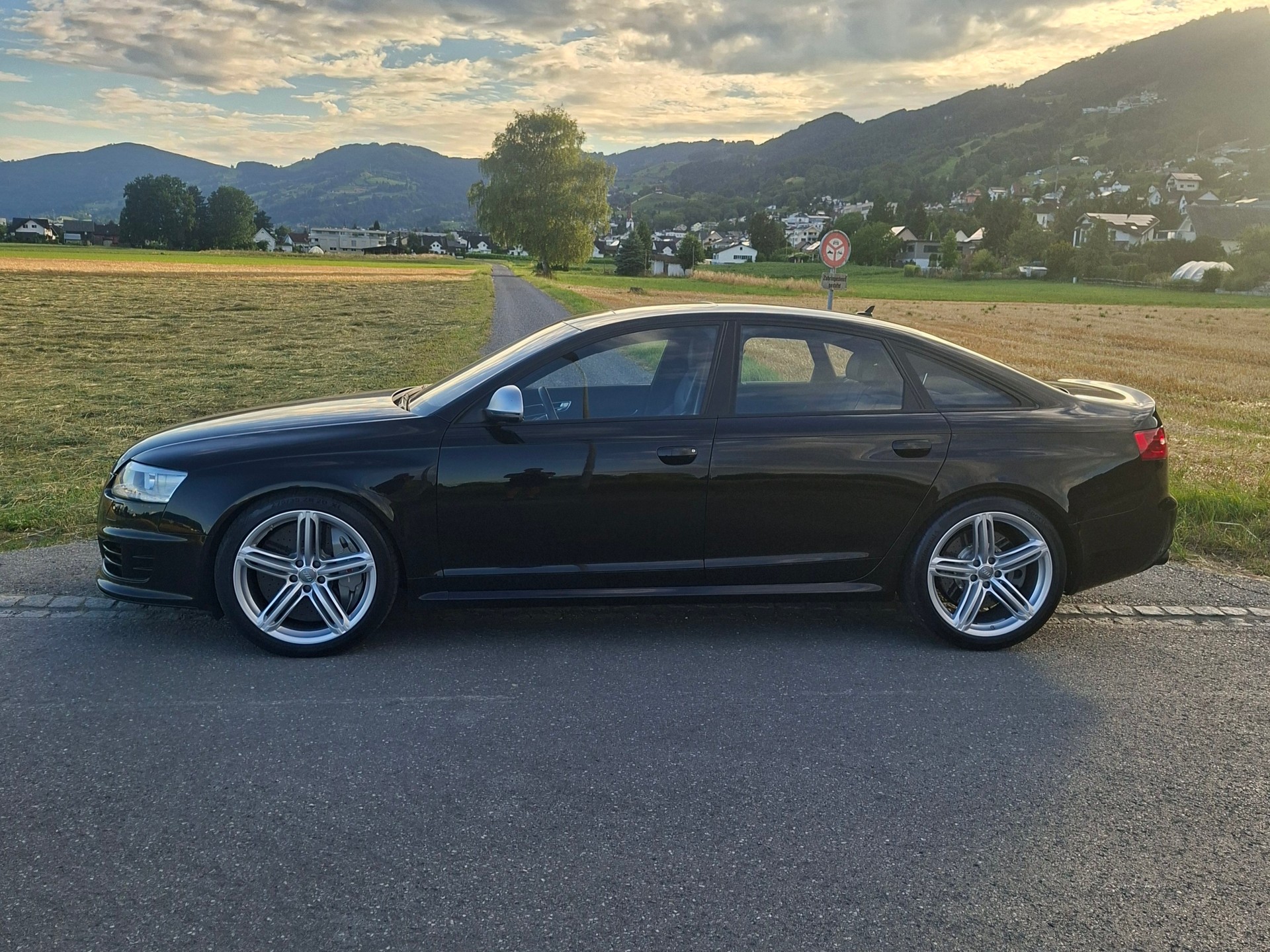 AUDI RS6 Limousine 5.0 TFSI V10 quattro tiptronic-image-4