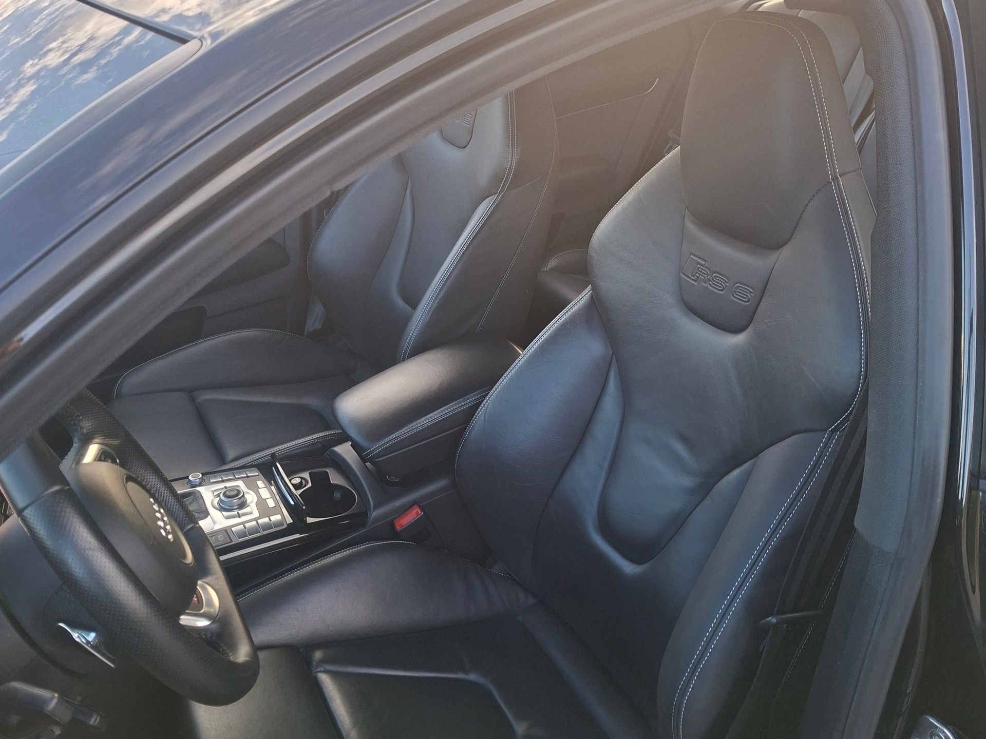 AUDI RS6 Limousine 5.0 TFSI V10 quattro tiptronic-image-9