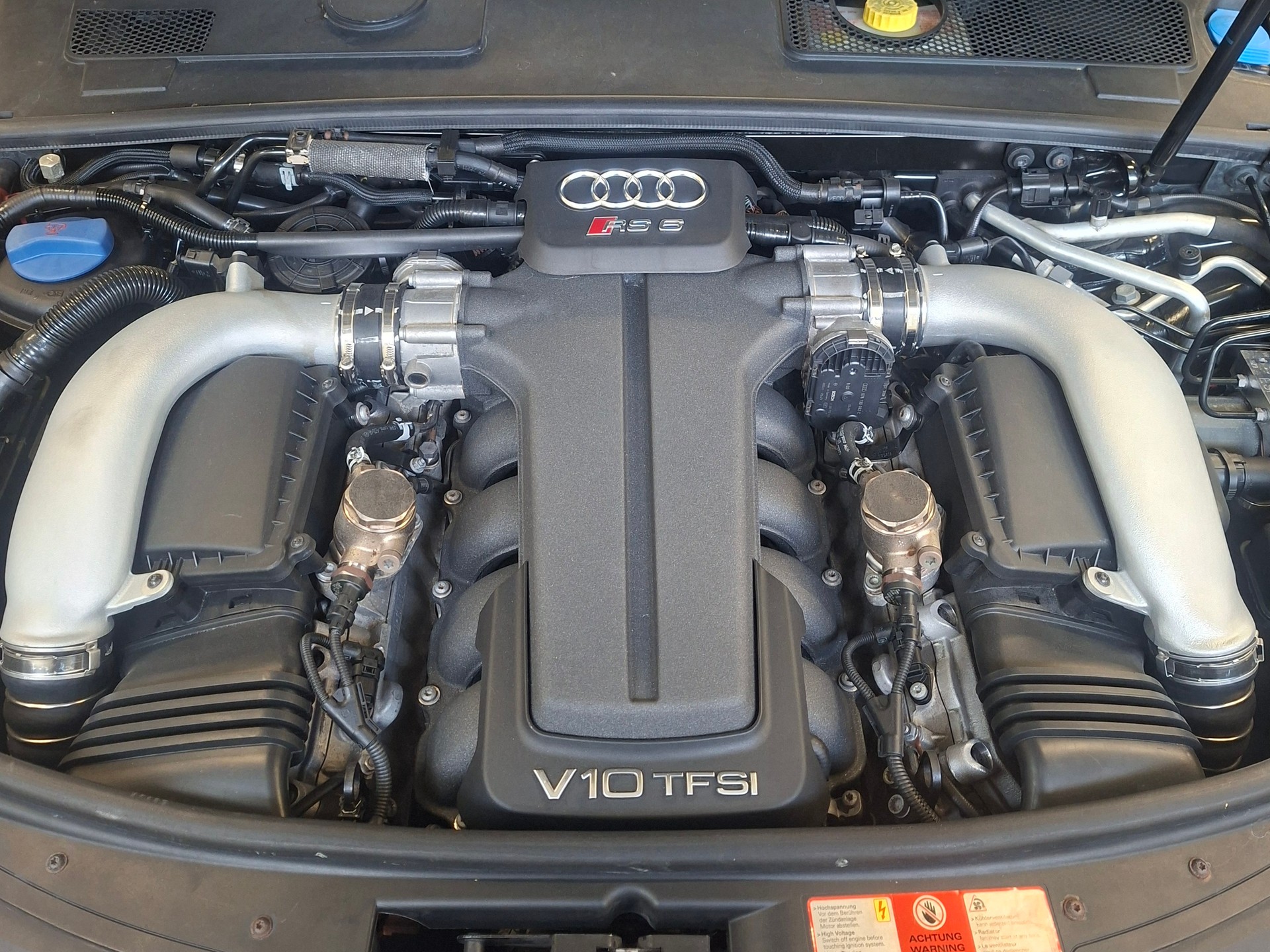 AUDI RS6 Limousine 5.0 TFSI V10 quattro tiptronic-image-10