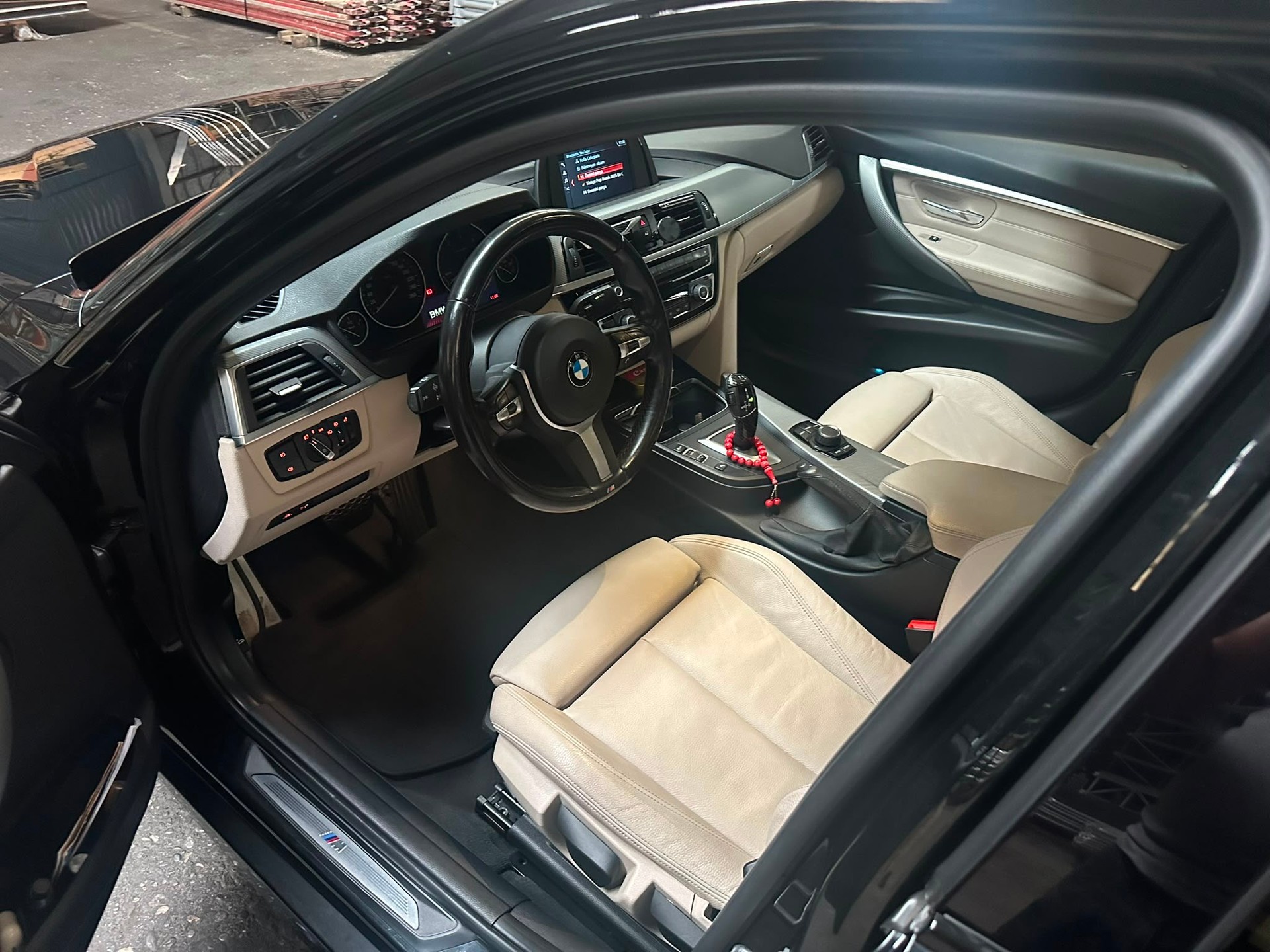 BMW 320d-image-4