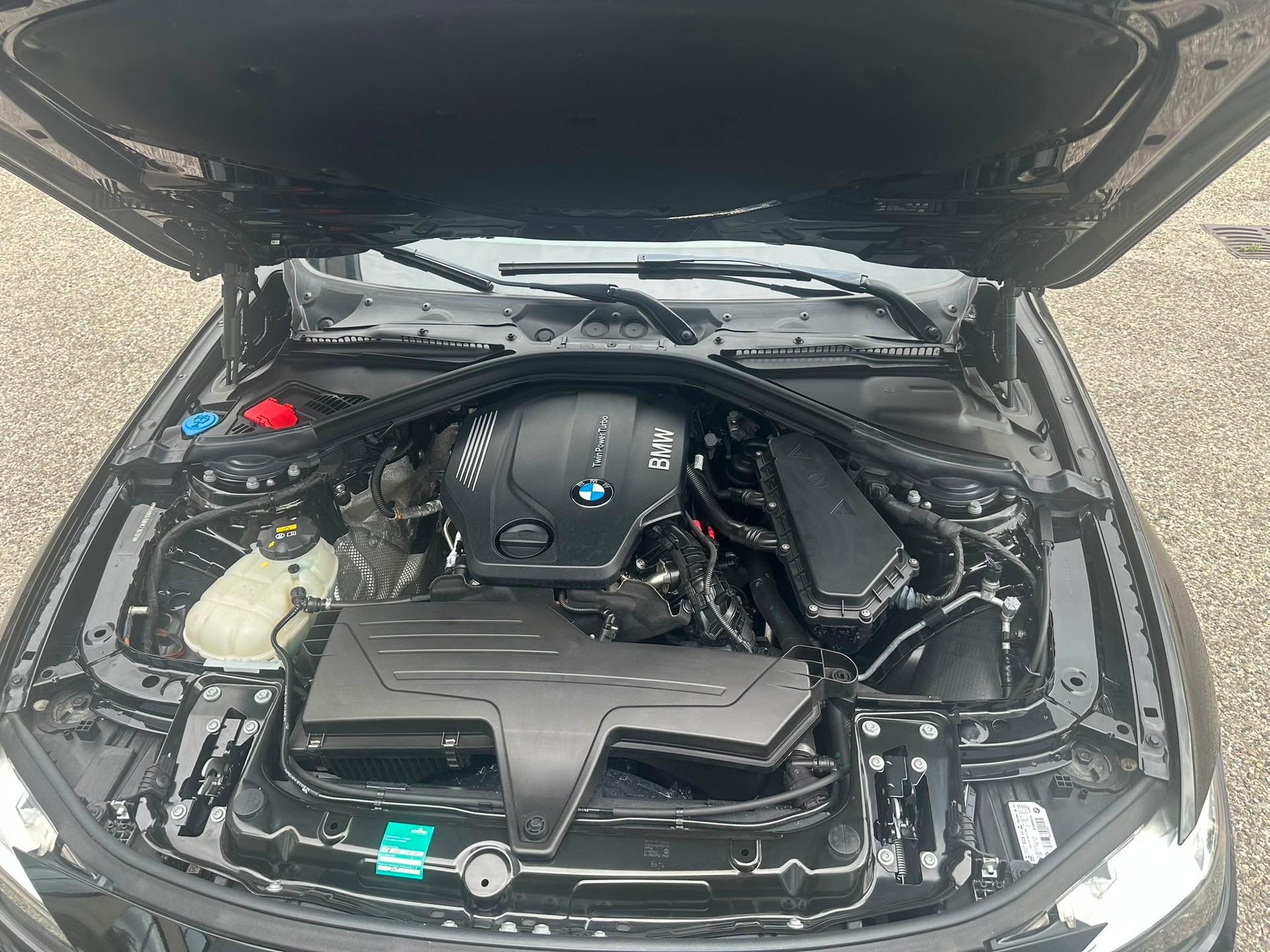 BMW 320d-image-1