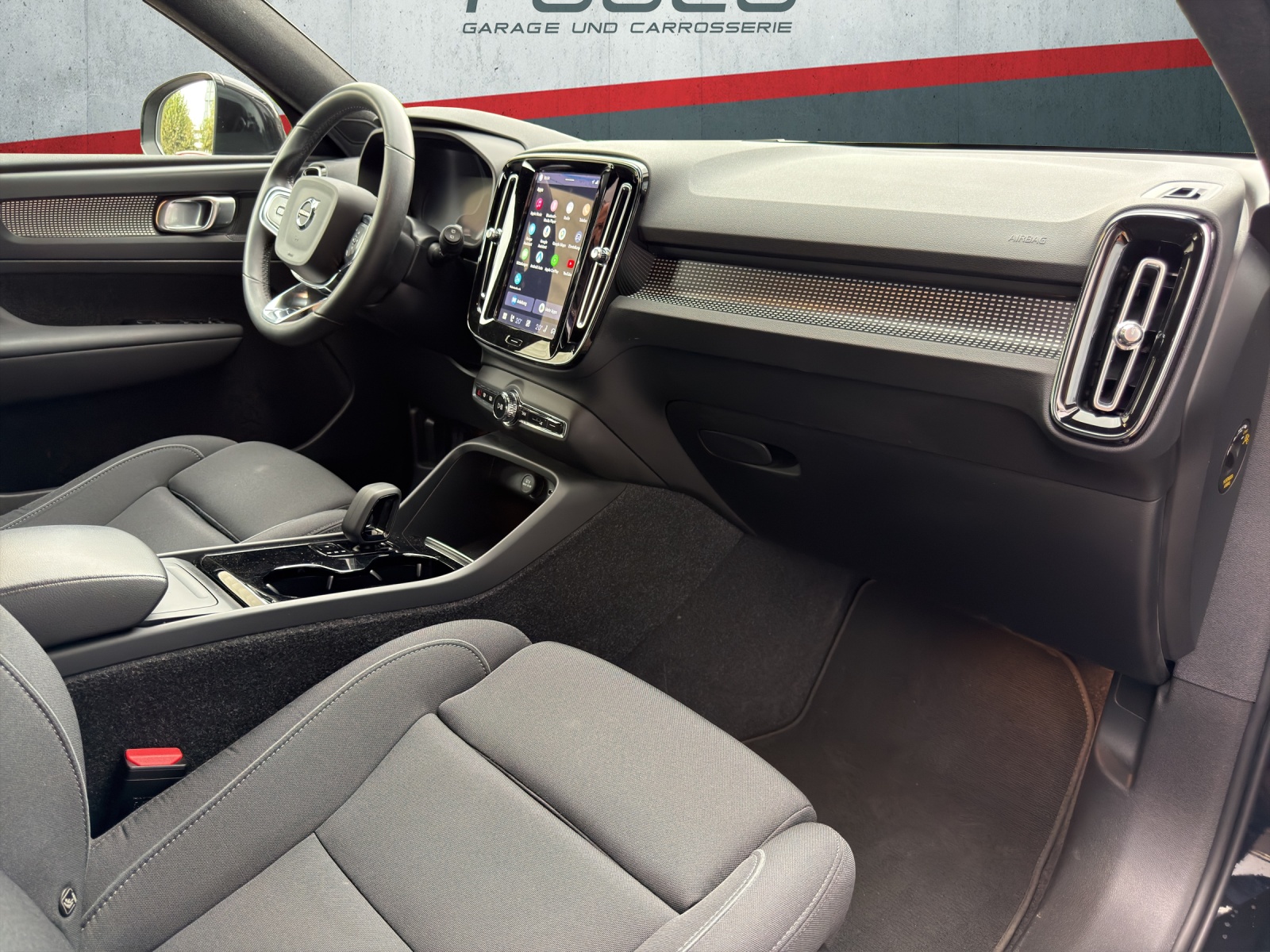 VOLVO XC40 Recharge P6 Plus FWD-image-9