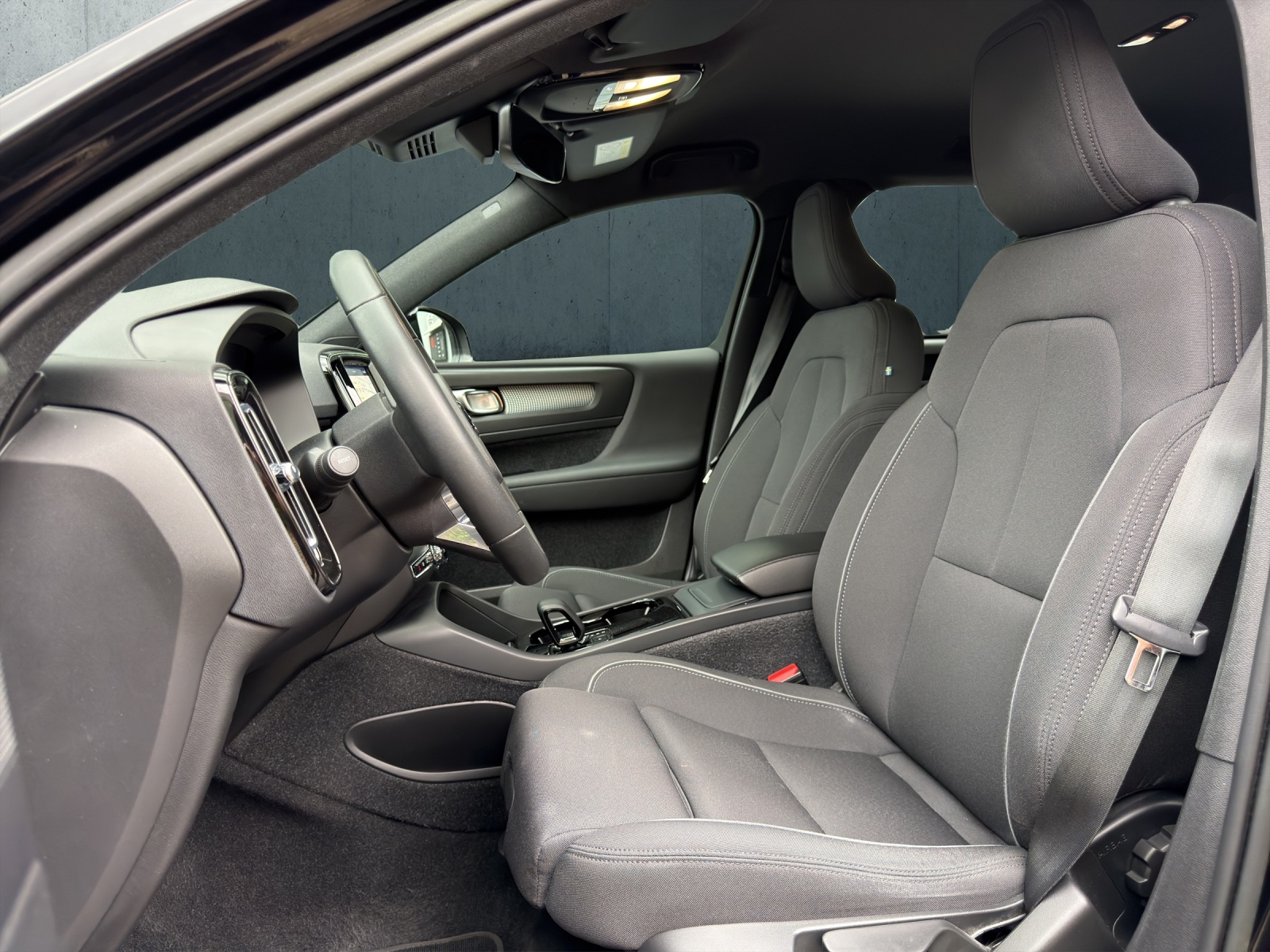 VOLVO XC40 Recharge P6 Plus FWD-image-8