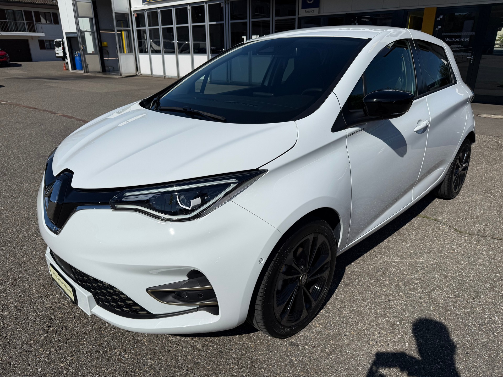 RENAULT Zoe R135 (incl. Batterie) Iconic-showroom-element-1