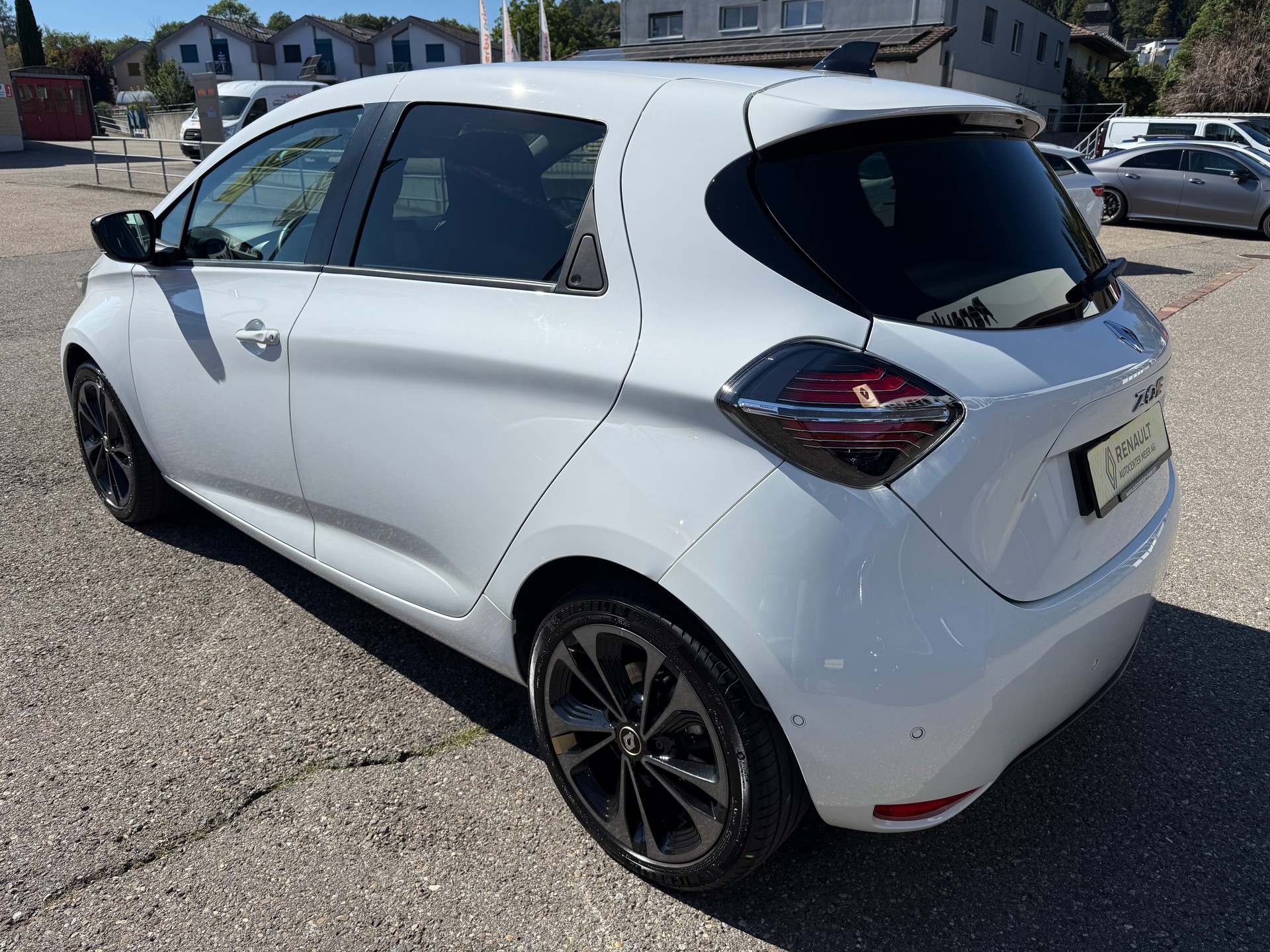 RENAULT Zoe R135 (incl. Batterie) Iconic-showroom-element-3