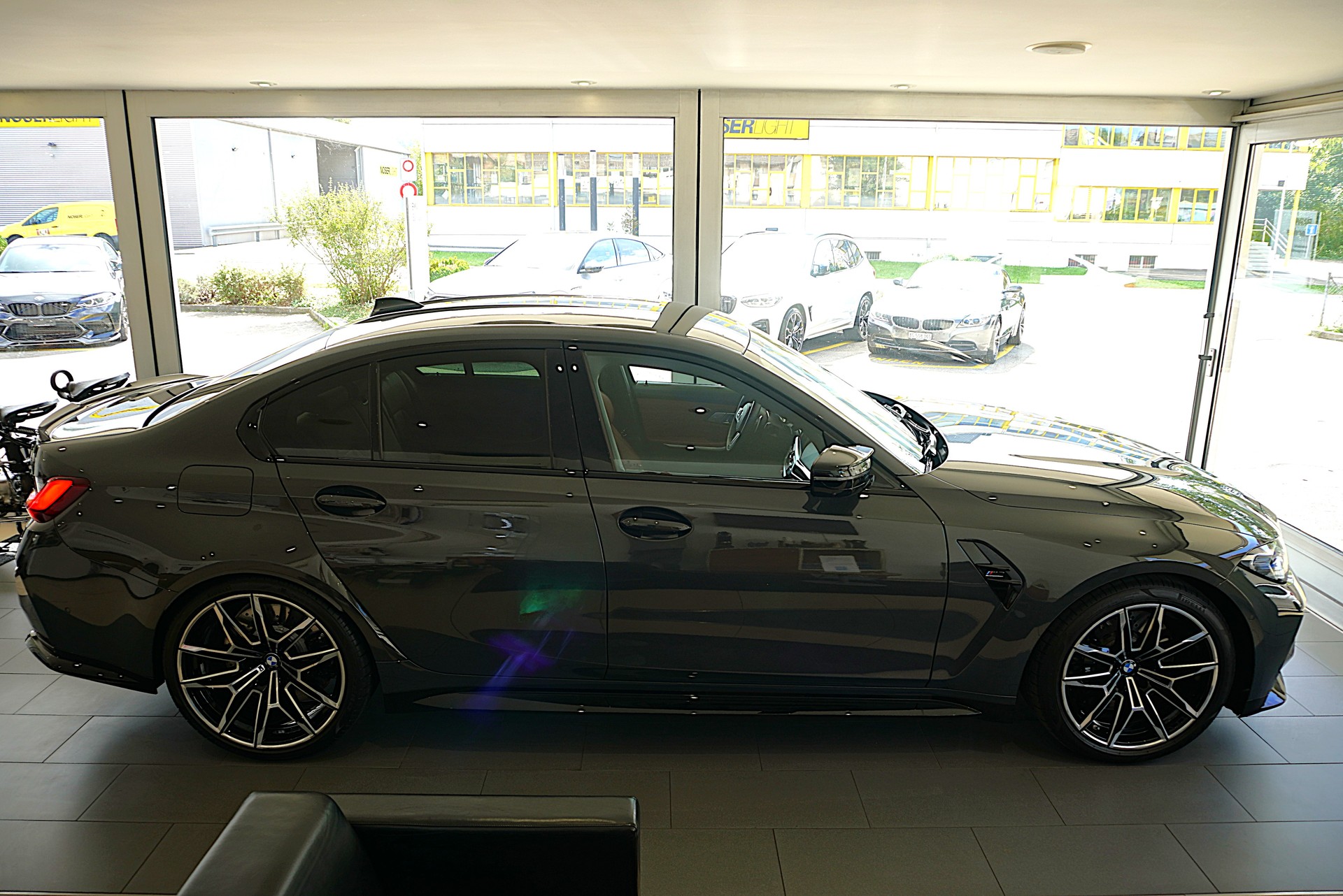 BMW M3 Competition M xDrive-showroom-element-3