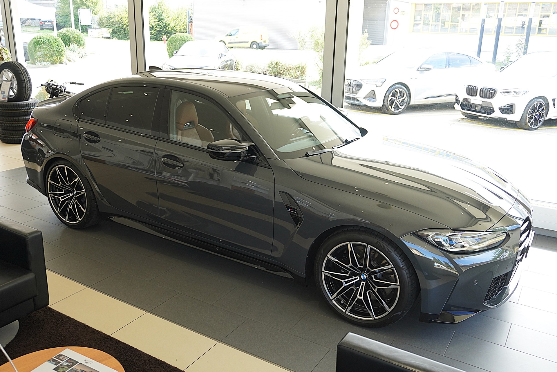 BMW M3 Competition M xDrive-showroom-element-2