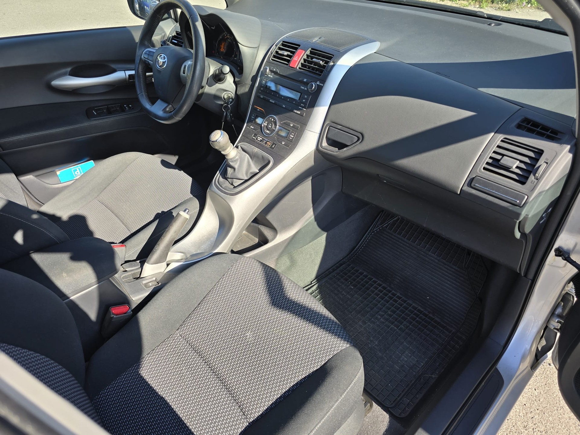 TOYOTA Auris 1.6 Linea Sol-image-8