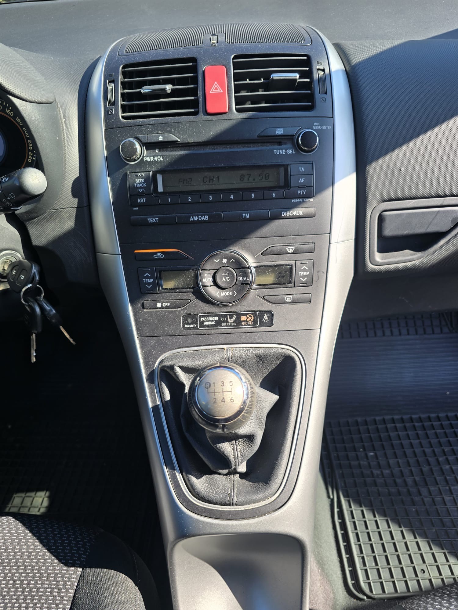 TOYOTA Auris 1.6 Linea Sol-image-9