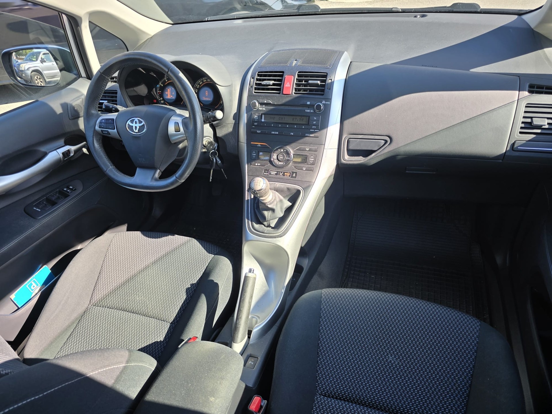 TOYOTA Auris 1.6 Linea Sol-image-15