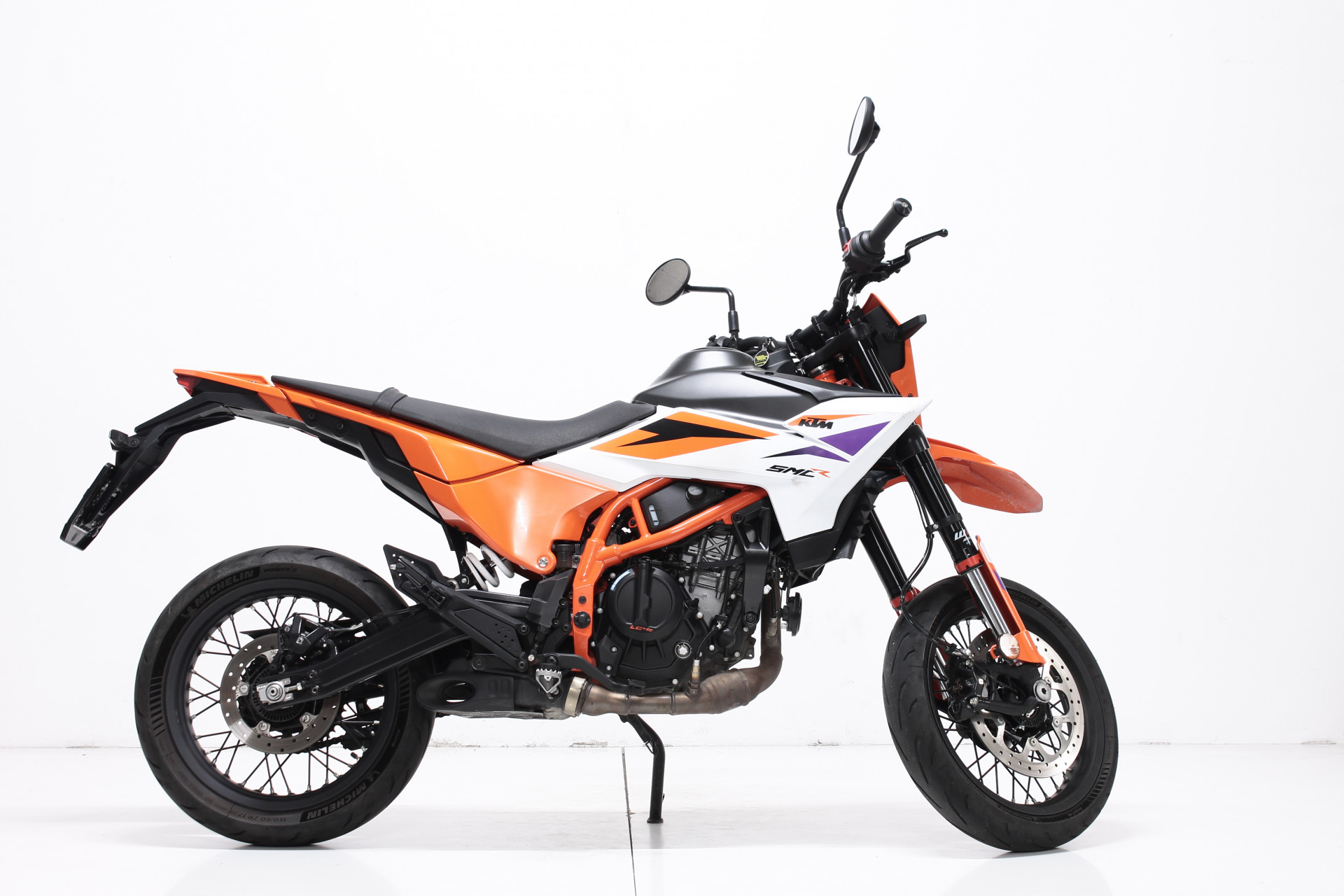 KTM 390 SMC R-showroom-element-1
