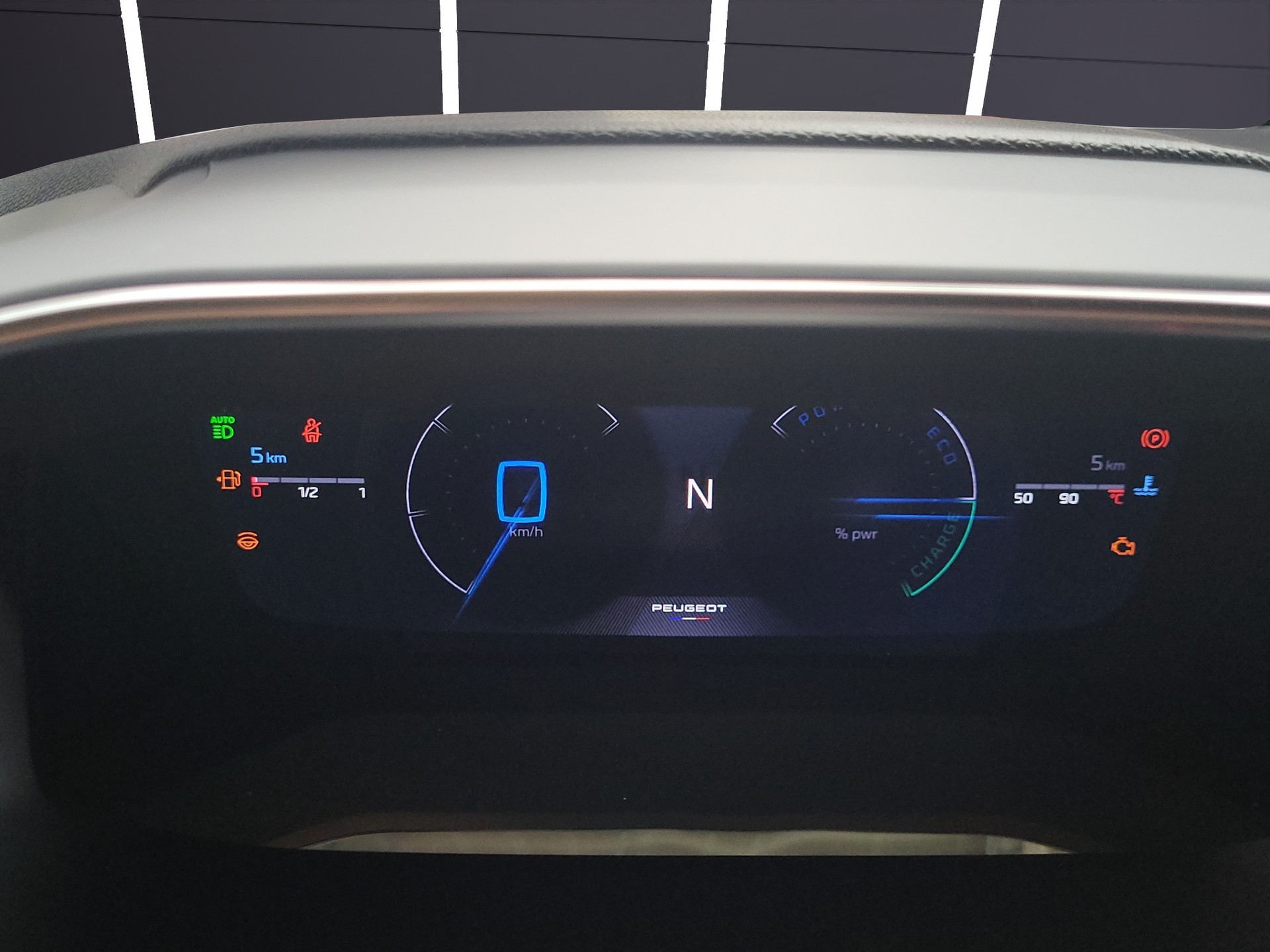 PEUGEOT 2008 1.2 MHEV GT Exclusive-image-7