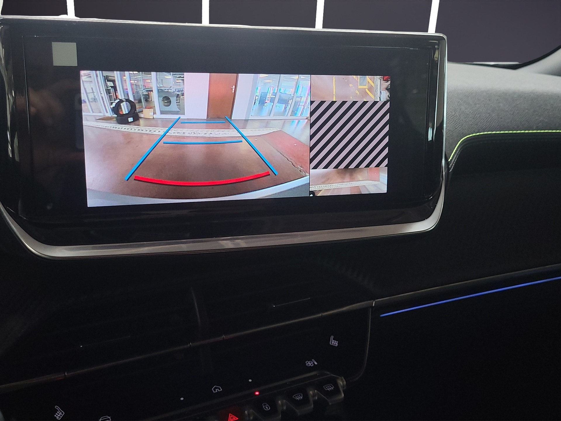 PEUGEOT 2008 1.2 MHEV GT Exclusive-image-8
